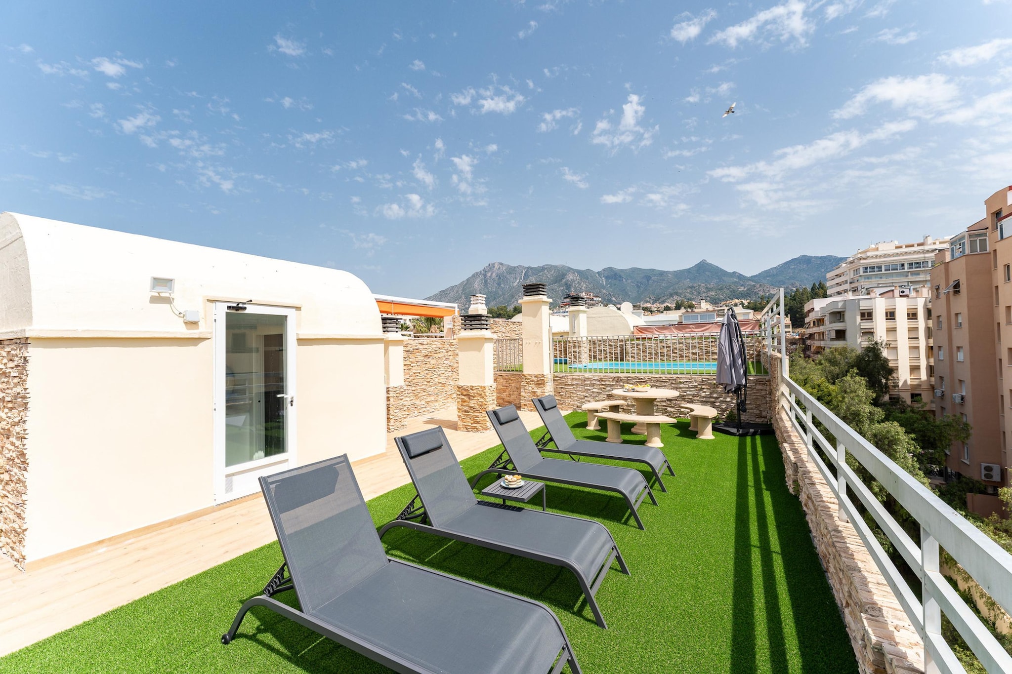 CT 393 - Faro's Soulrise Rooftop - Marbella Beach-Terrasbalkon