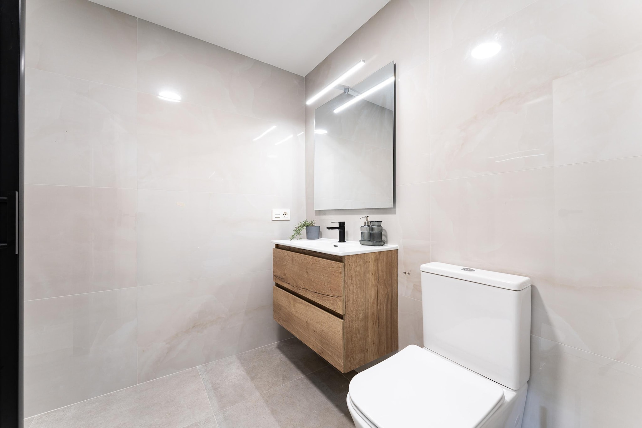 CT 393 - Faro's Soulrise Rooftop - Marbella Beach-Badkamer