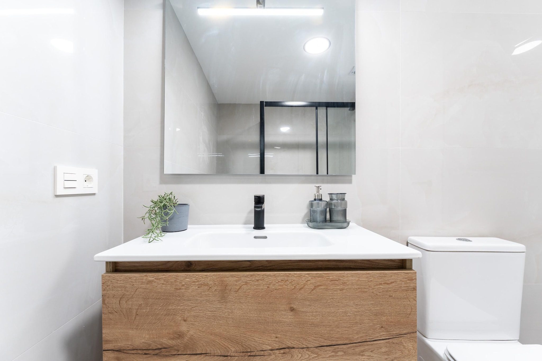 CT 393 - Faro's Soulrise Rooftop - Marbella Beach-Badkamer