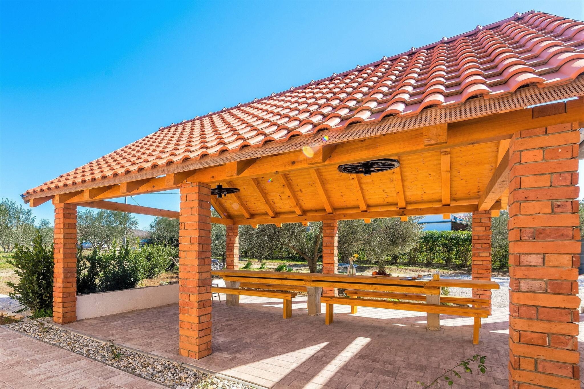 Holiday home Barba-Eetkamer