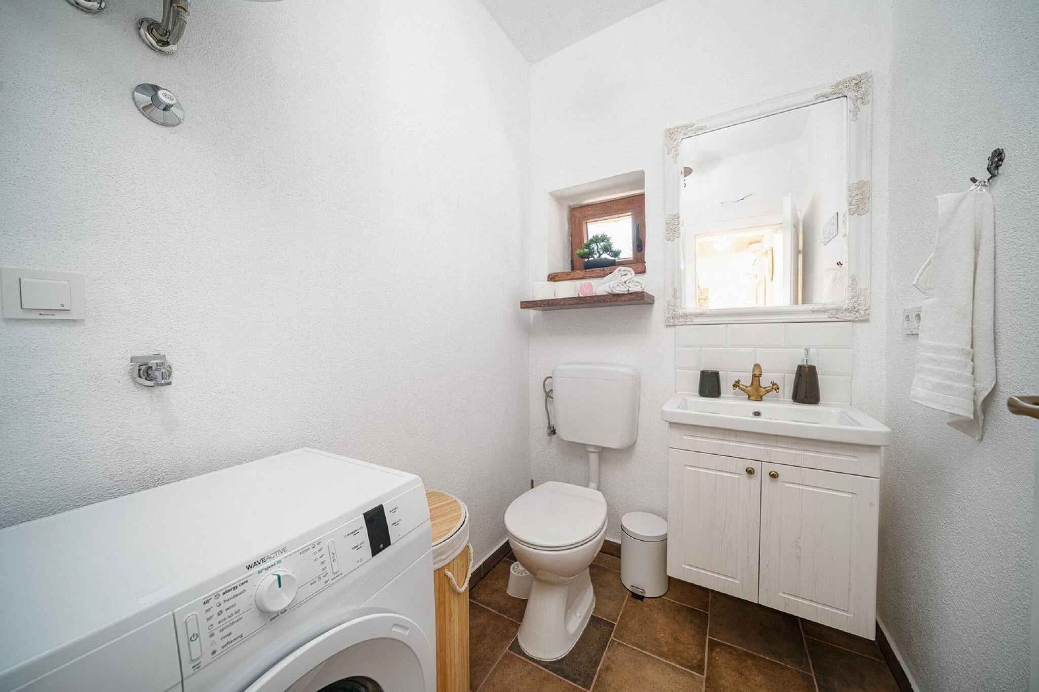 Authentic Villa Malou-Badkamer