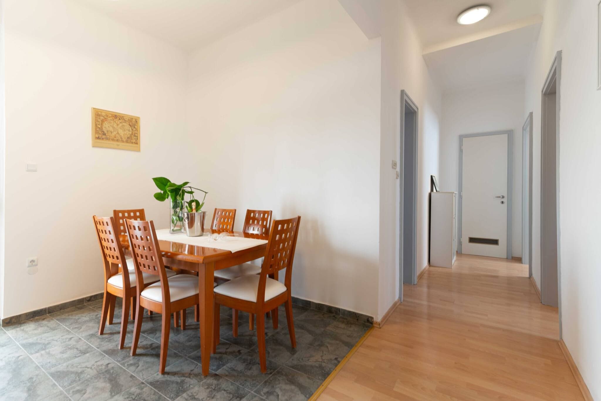 Sunset apartment Kalelarga-Eetkamer