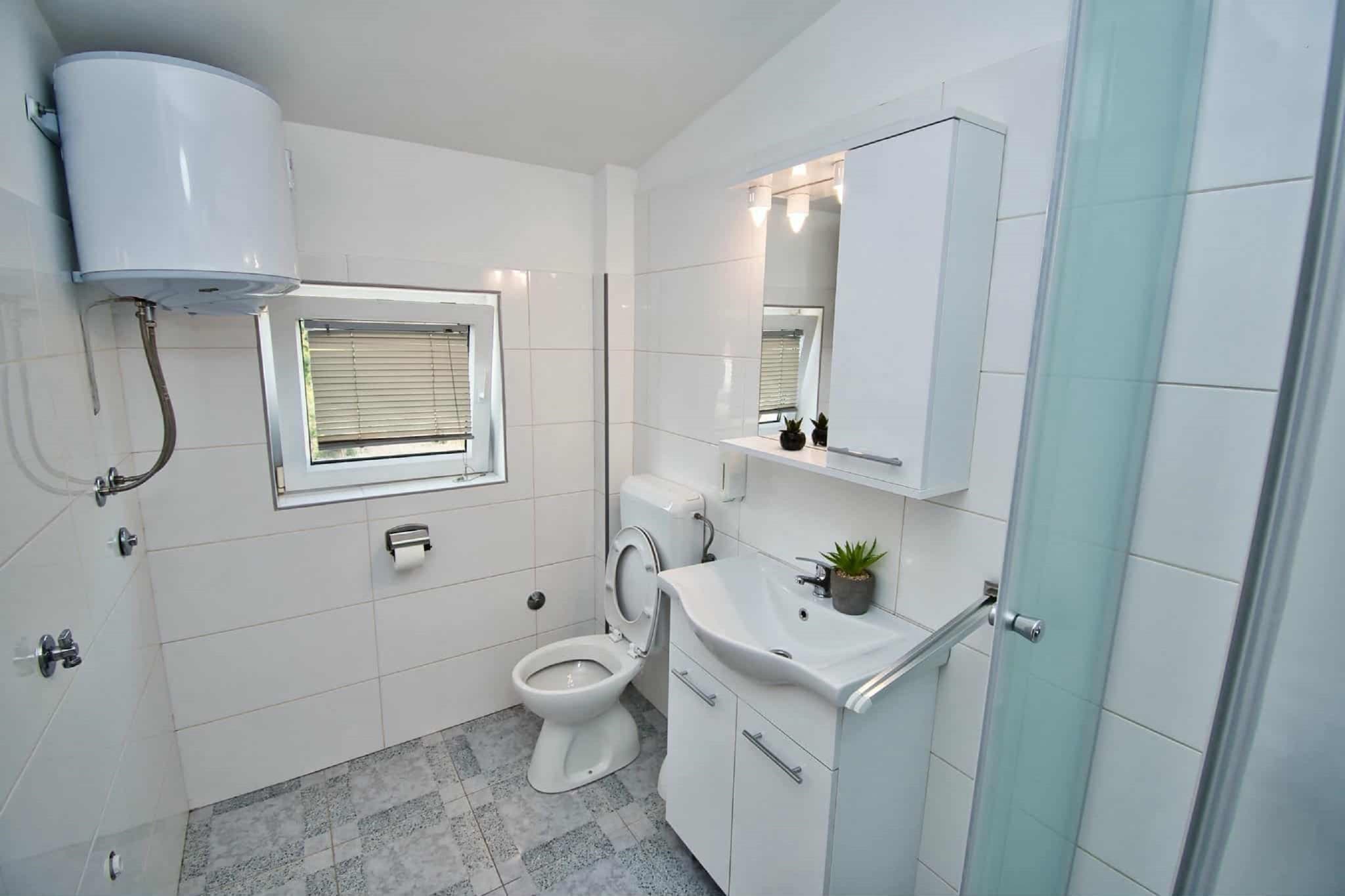 Apartment Visocane with private pool-Badkamer