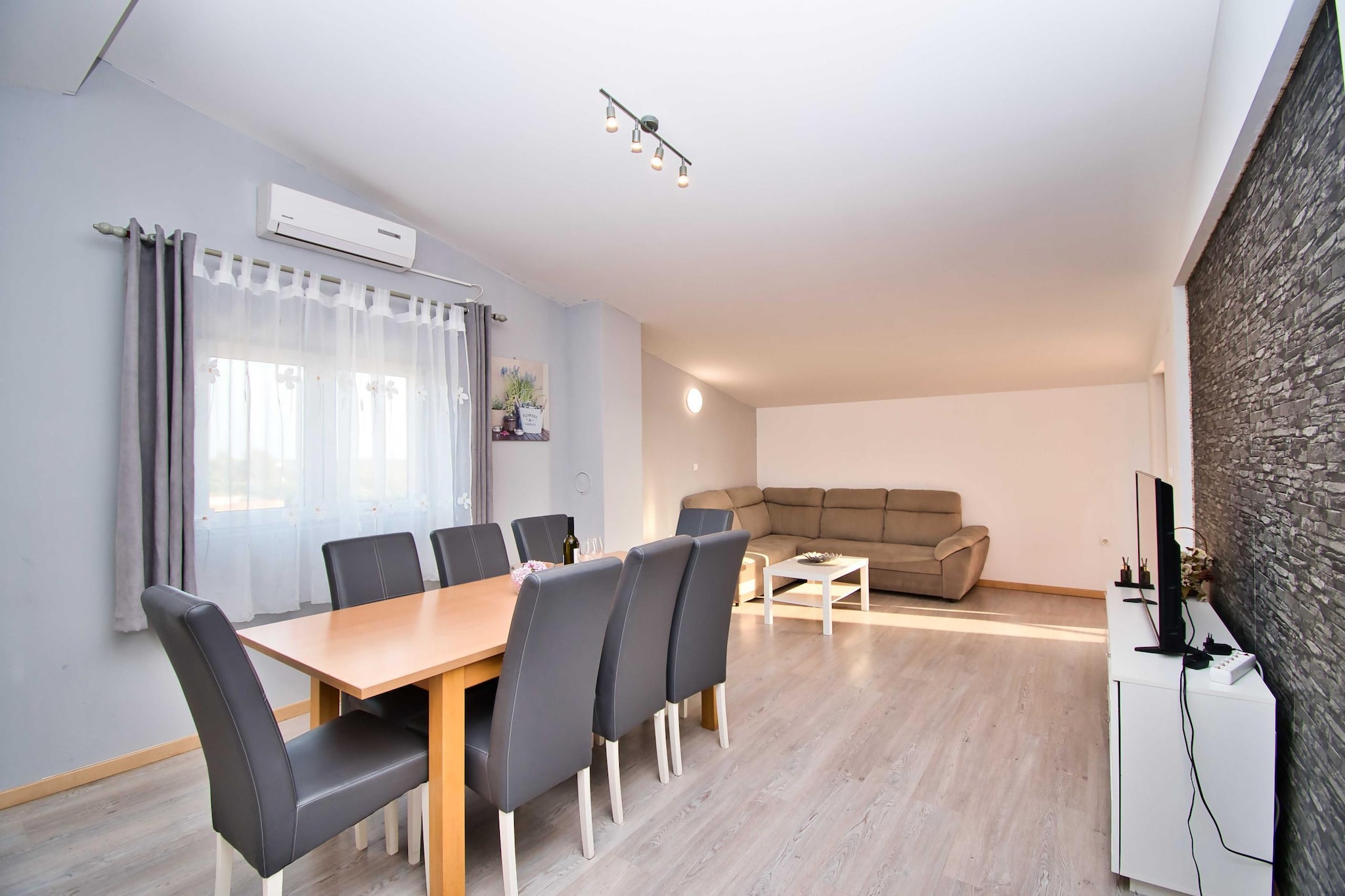 Apartment Visocane with private pool-Eetkamer