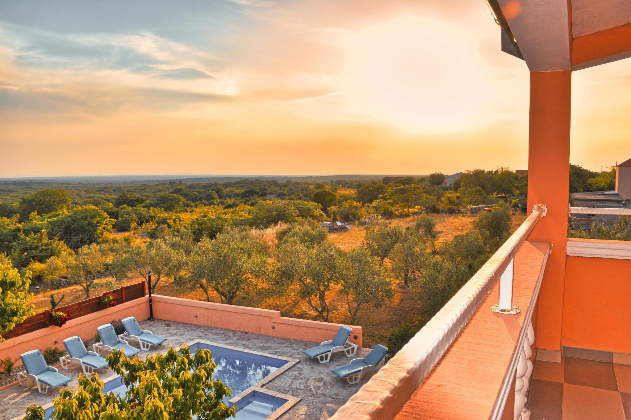 Apartment Visocane with private pool-Uitzicht zomer