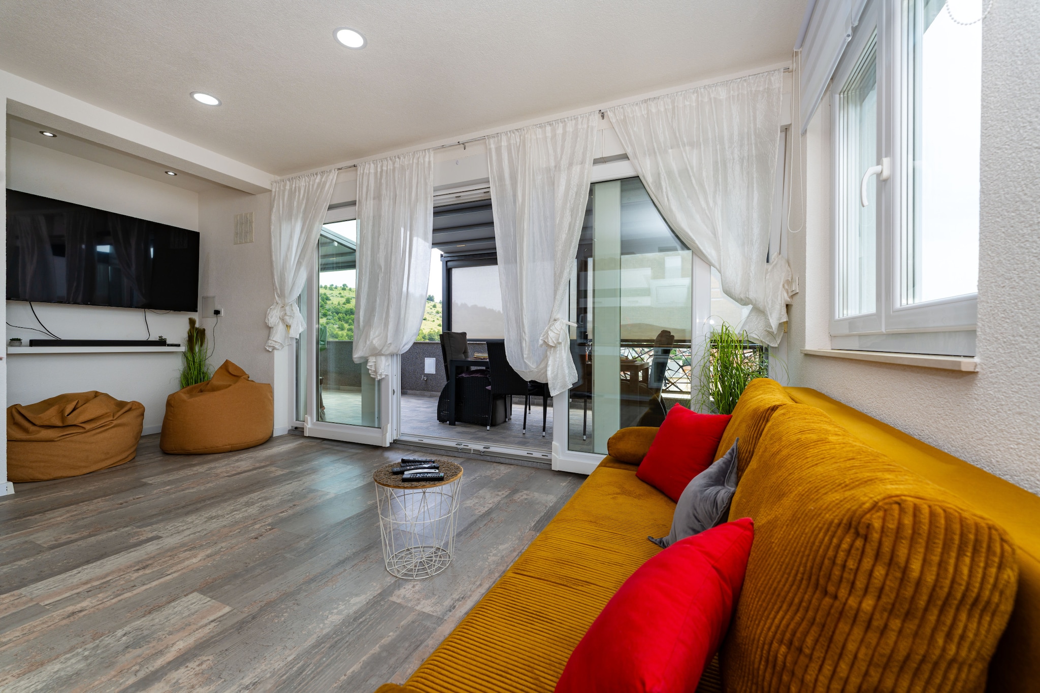 Sea view penthouse Nikita-Salon