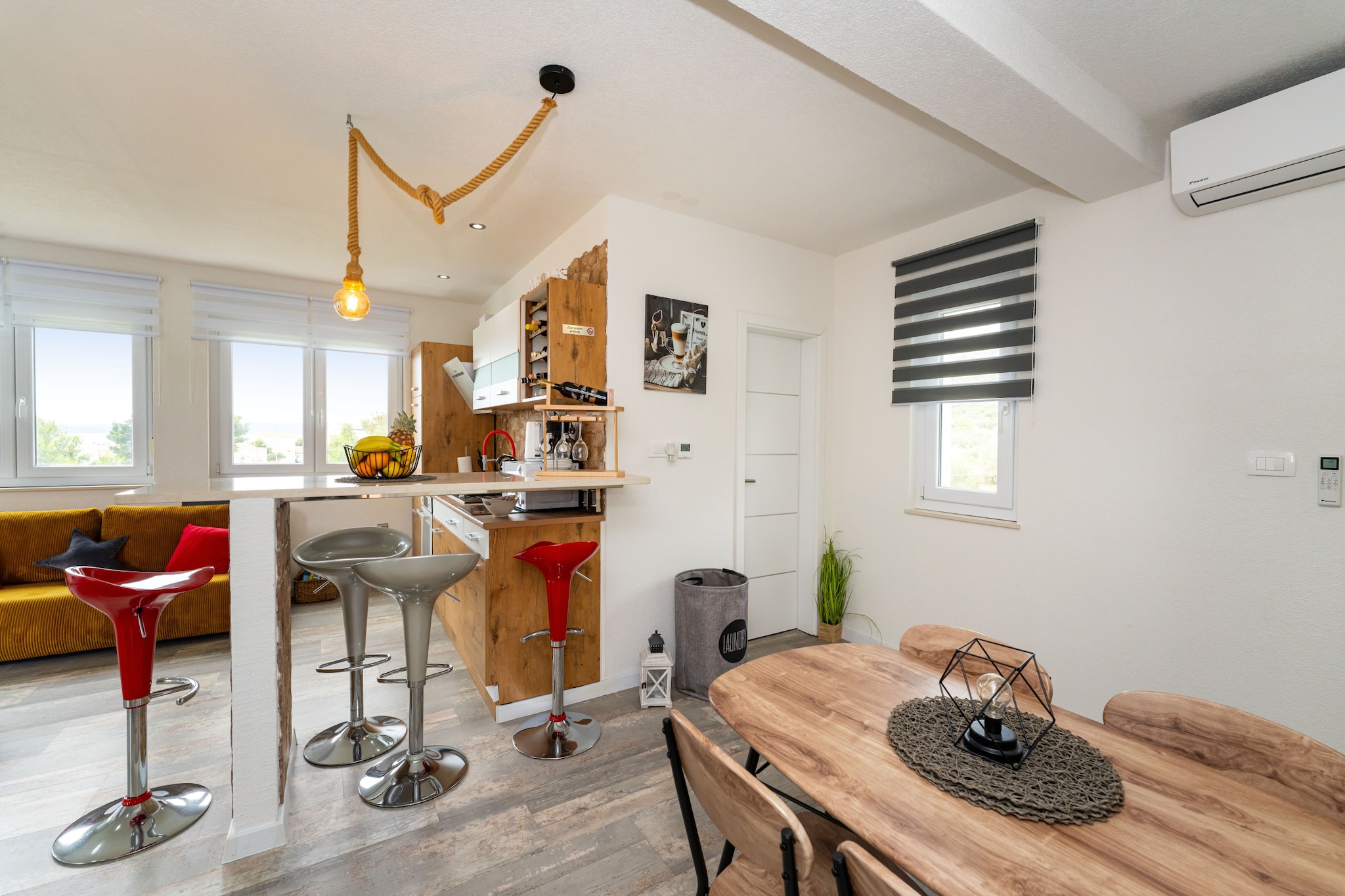 Sea view penthouse Nikita-Salle à manger