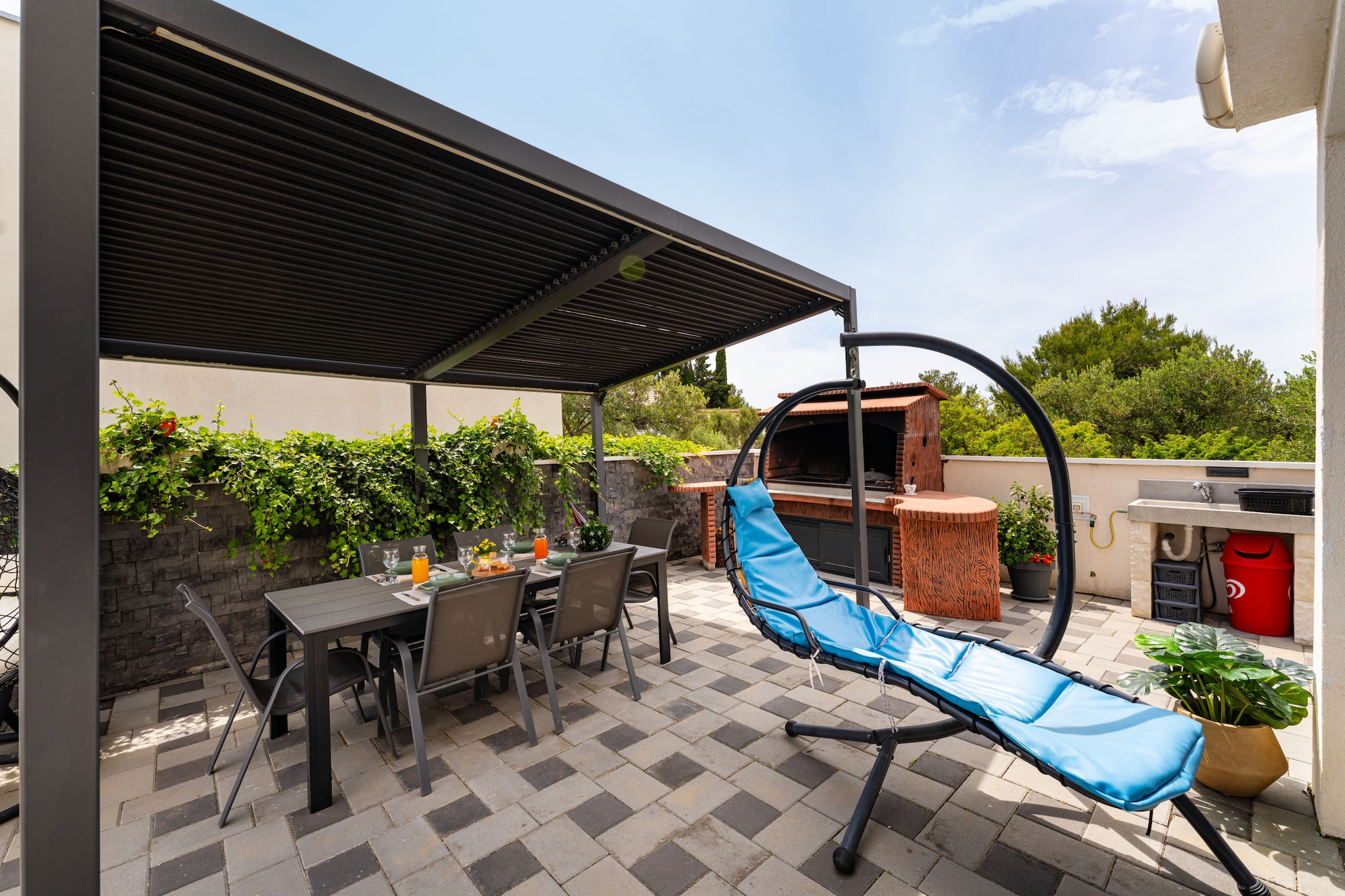 Apartment Nikita with private pool-Terrasse / balcon