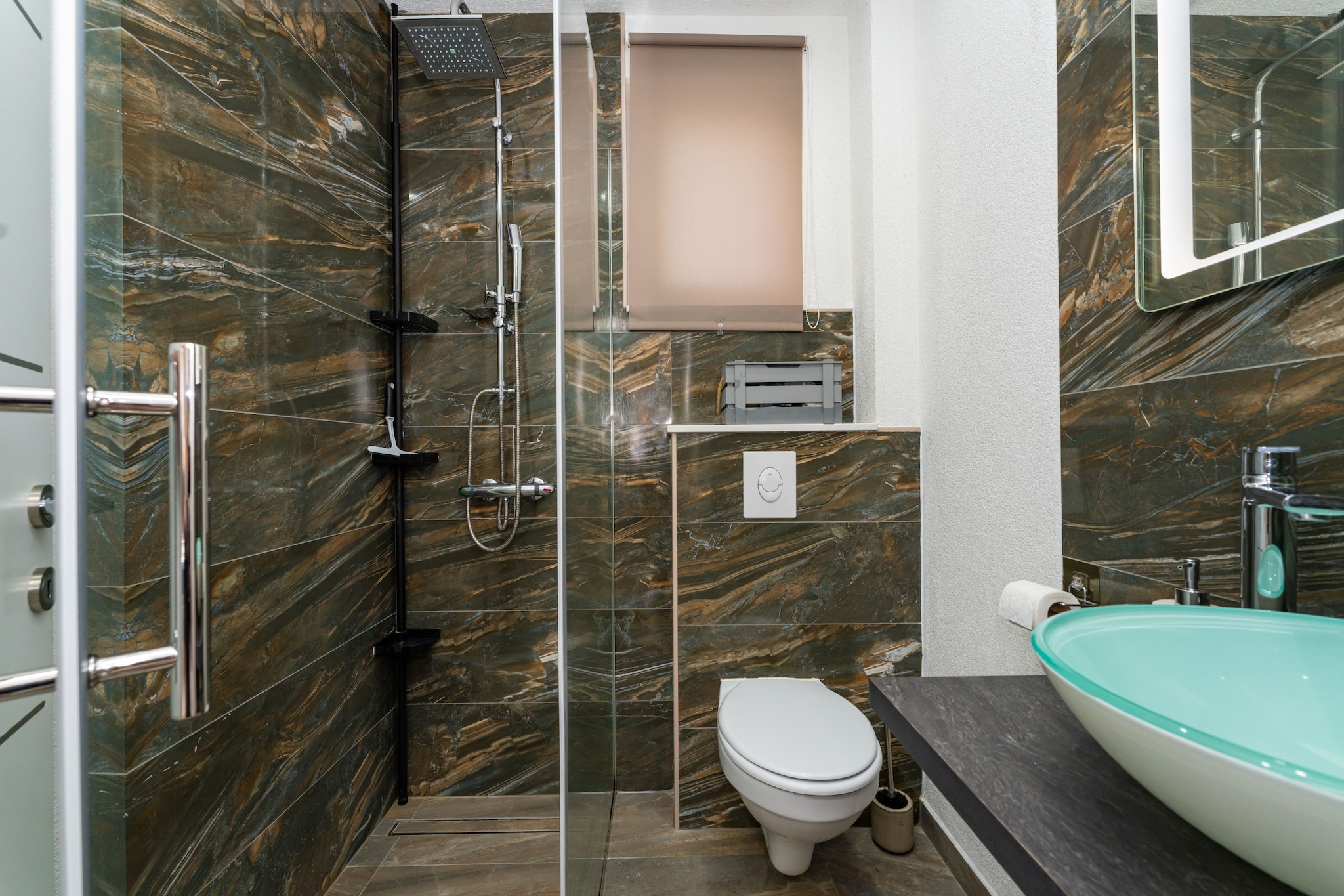 Apartment Nikita with private pool-Salle de bain