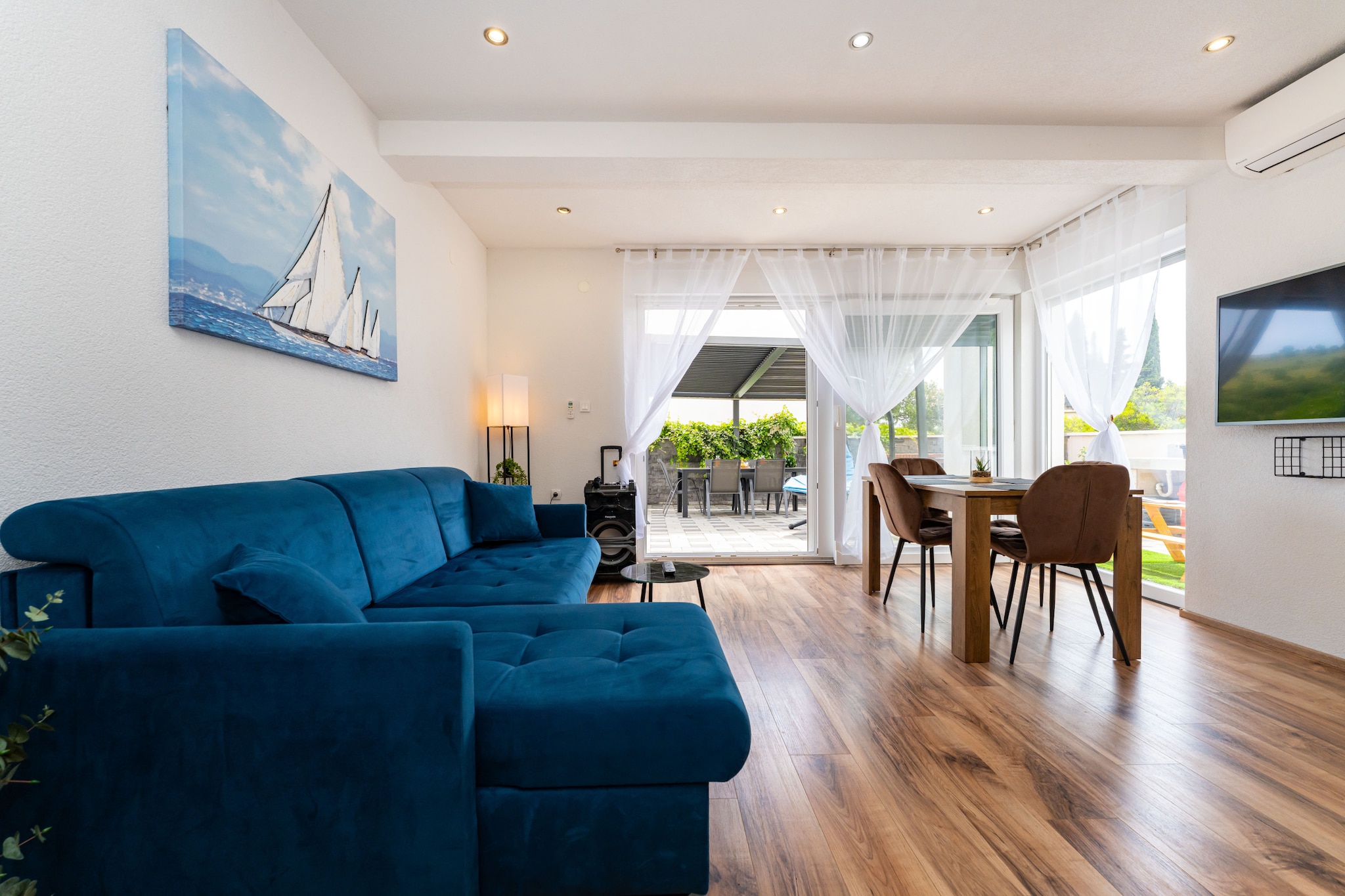 Apartment Nikita with private pool-Salon