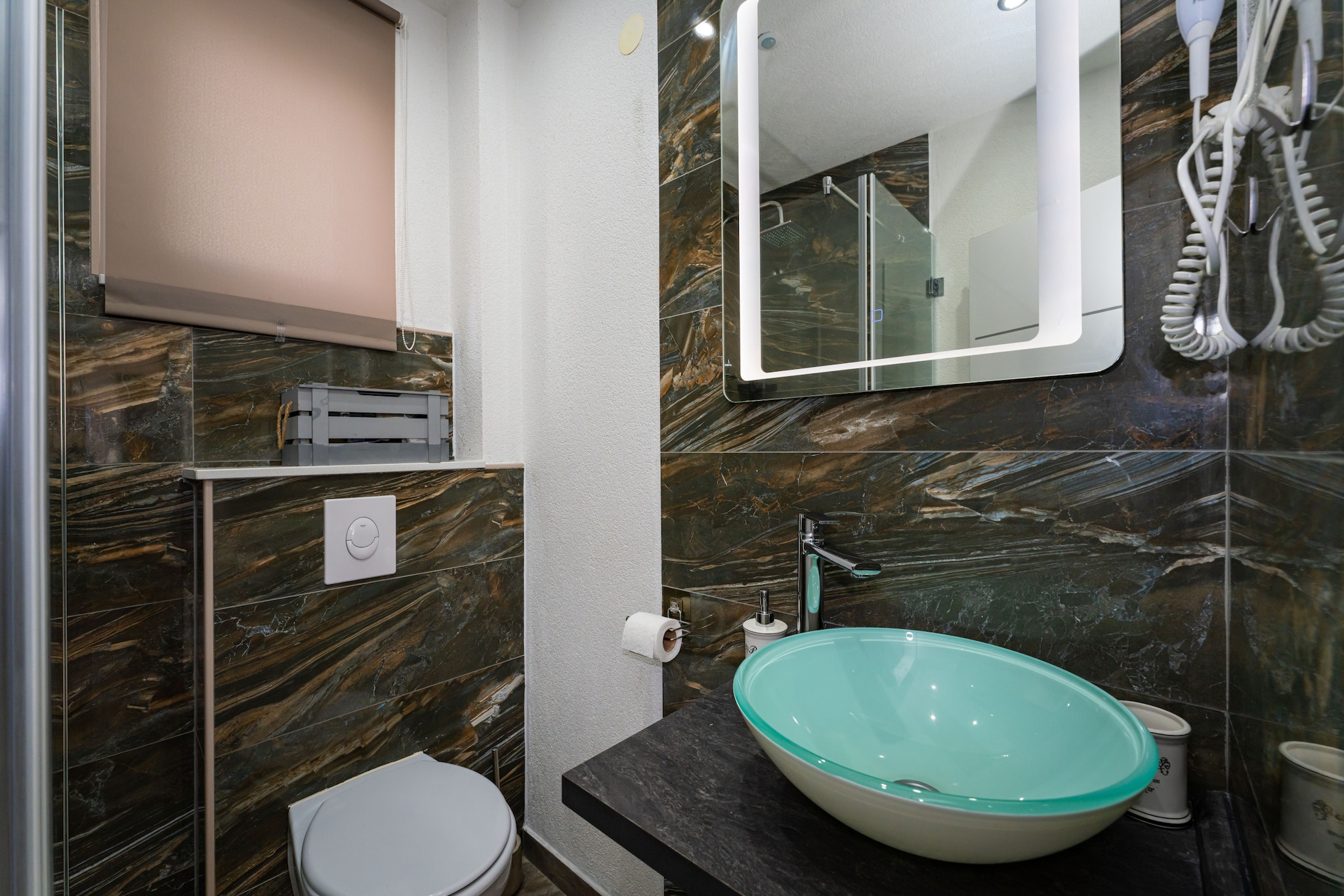 Apartment Nikita with private pool-Salle de bain