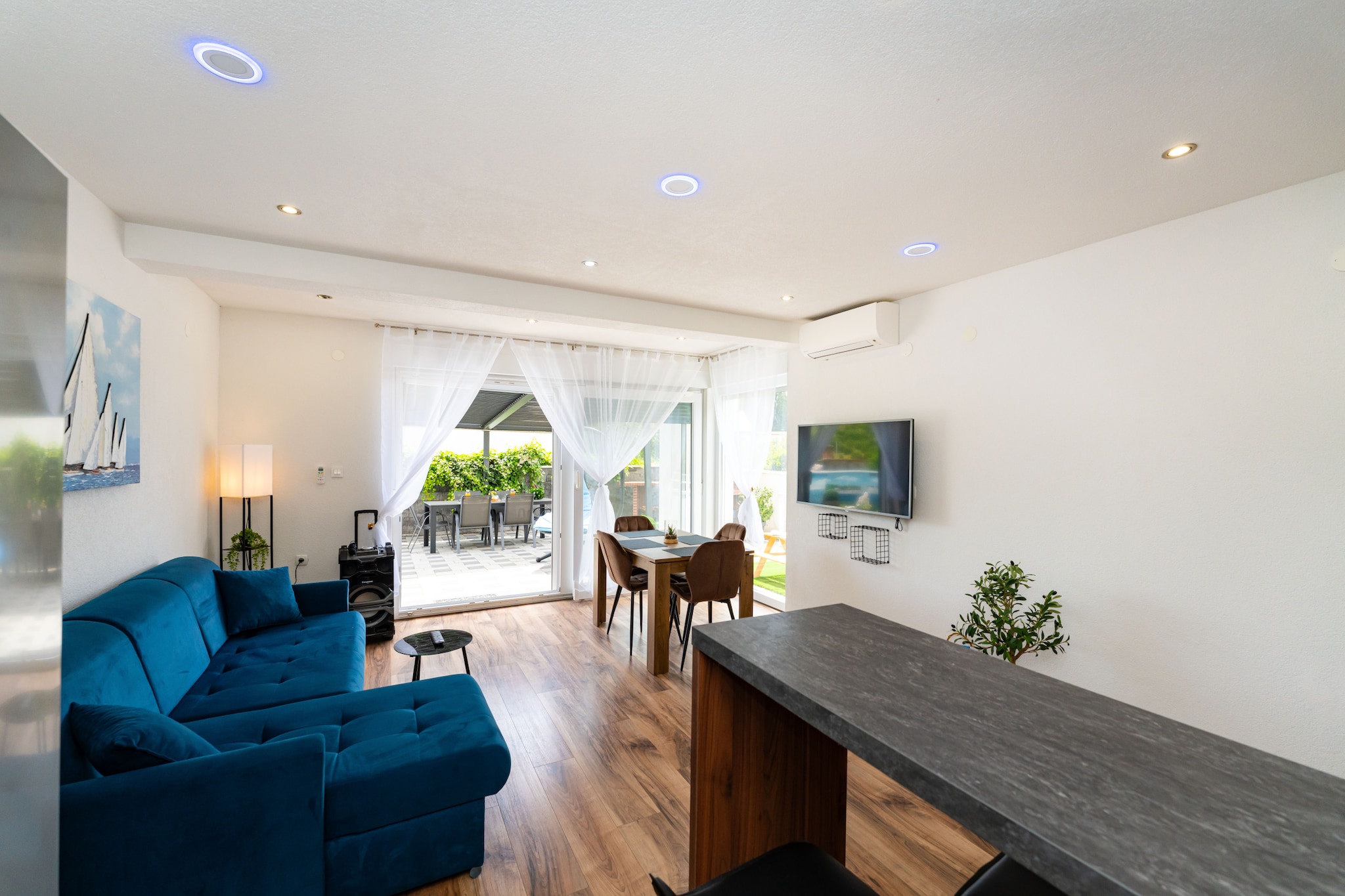 Apartment Nikita with private pool-Salon