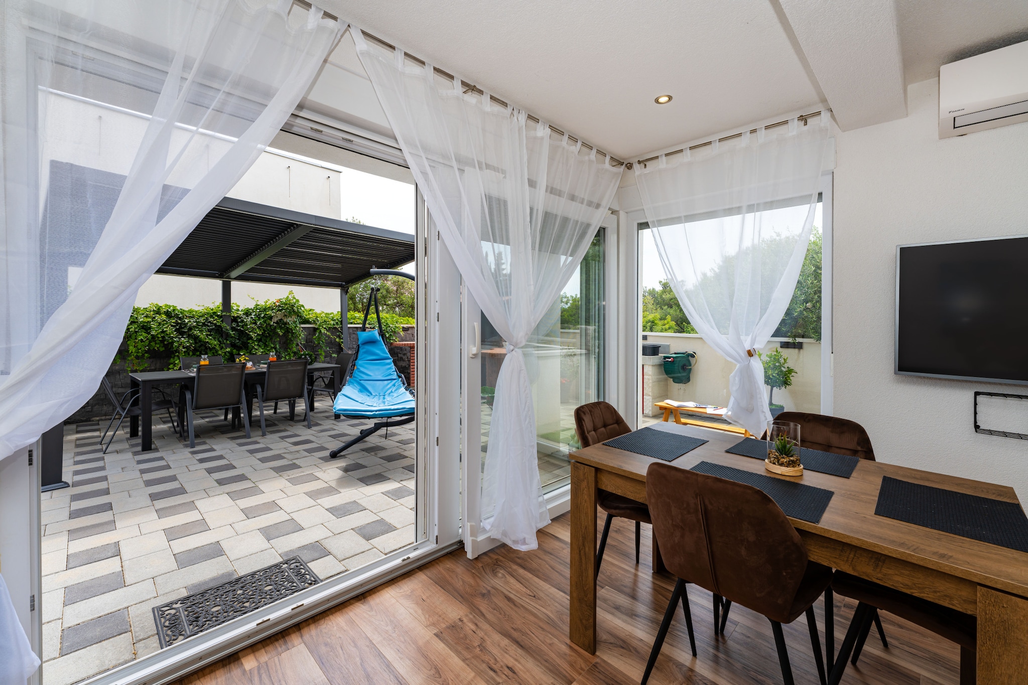 Apartment Nikita with private pool-Salle à manger