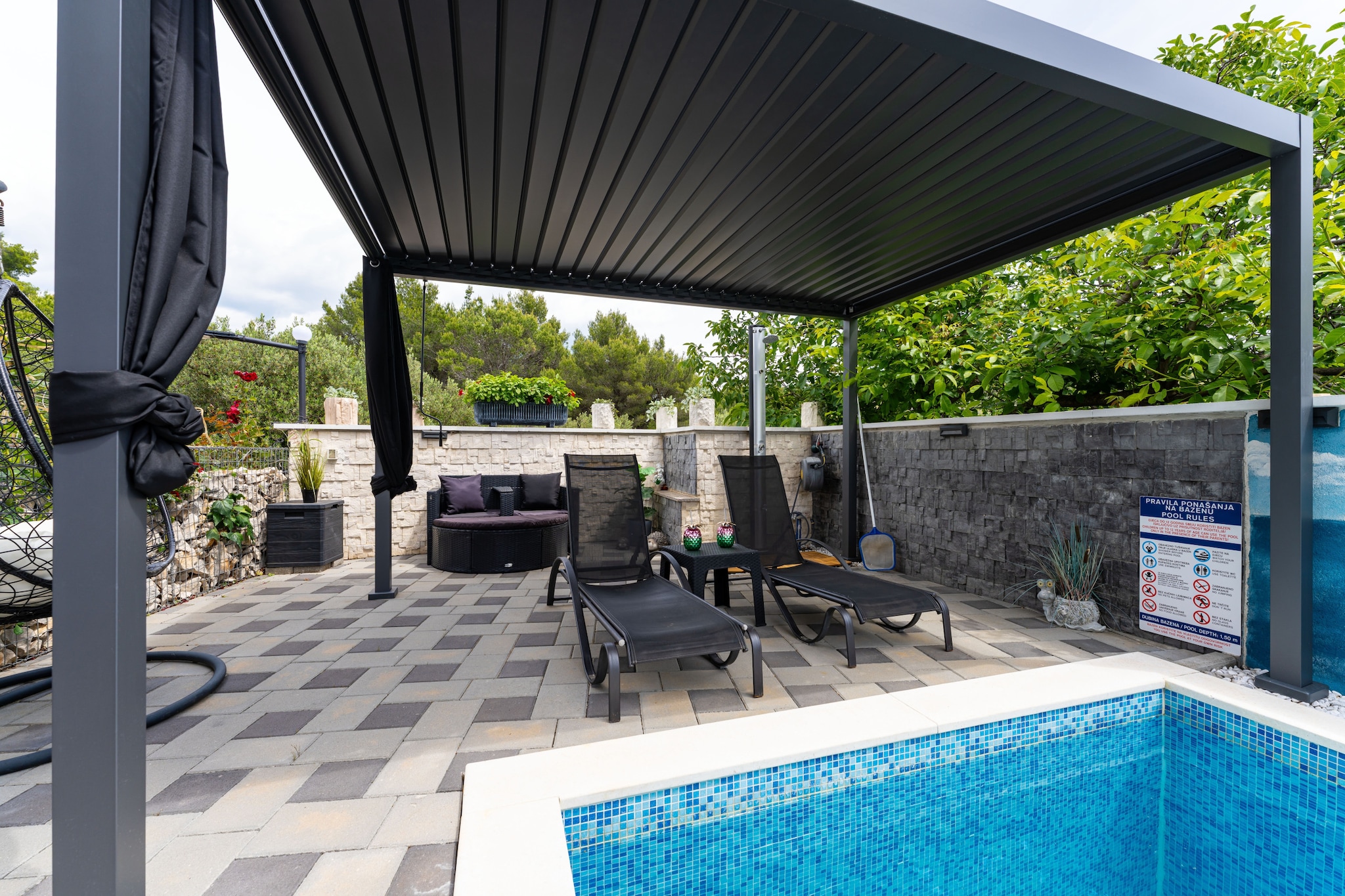 Apartment Nikita with private pool-Terrasse / balcon