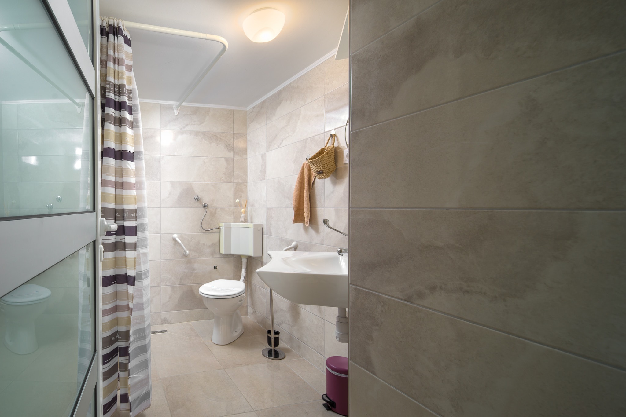 Villa Olea with private heated pool-Badkamer