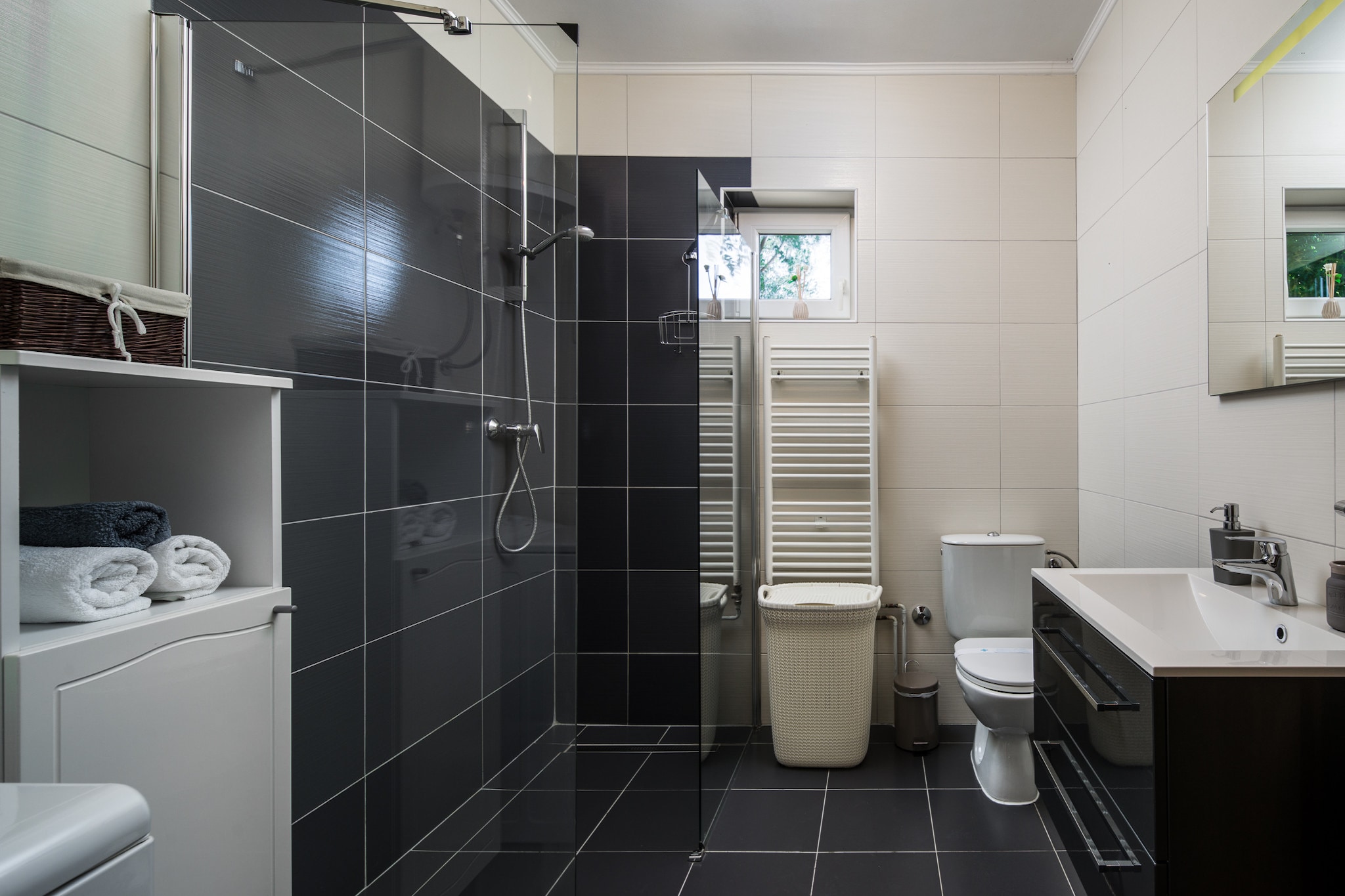 Villa Olea with private heated pool-Badkamer