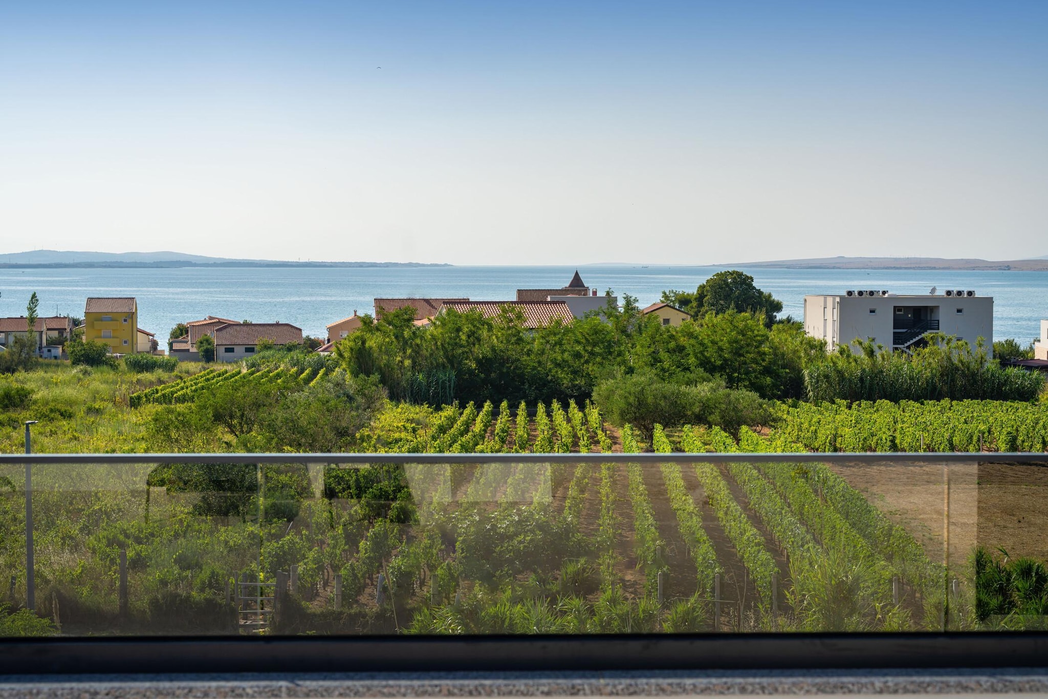 Sea view apartment LaMag-Uitzicht zomer