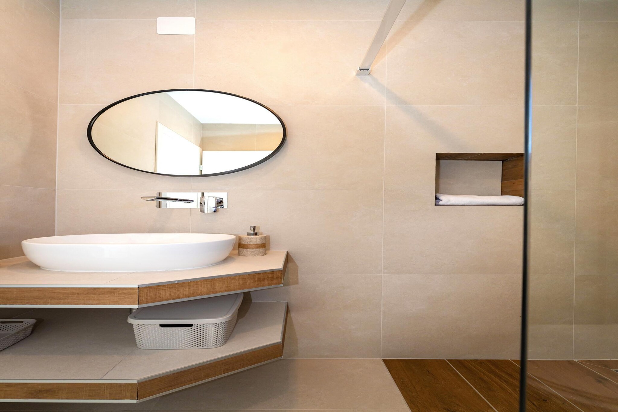 Sea view apartment LaMag-Badkamer