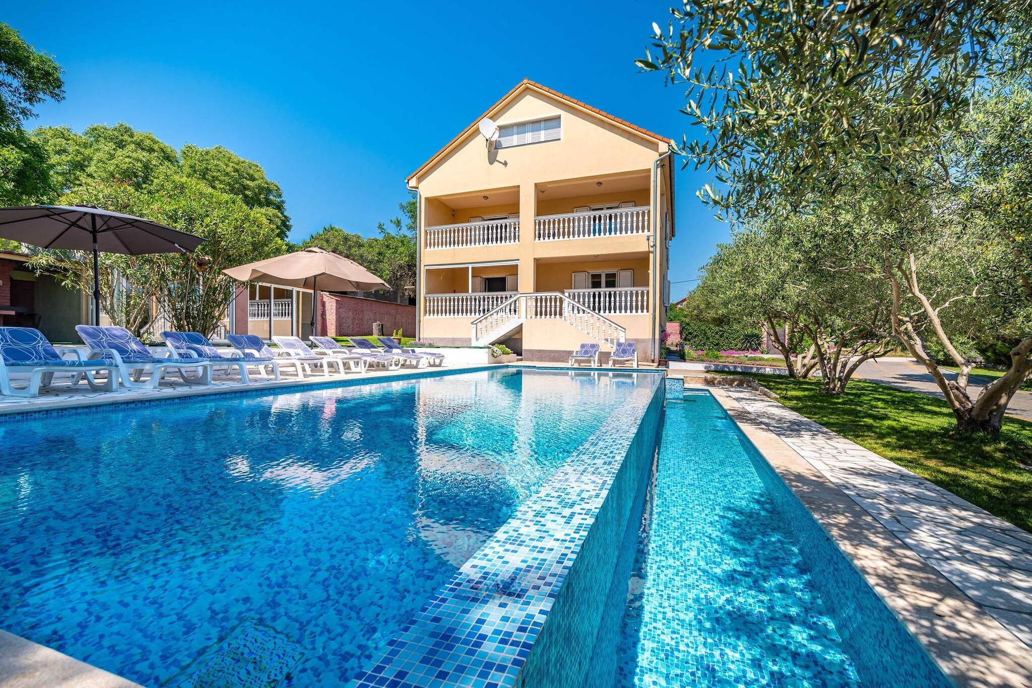 Momo´s Paradise-Buitenkant zomer