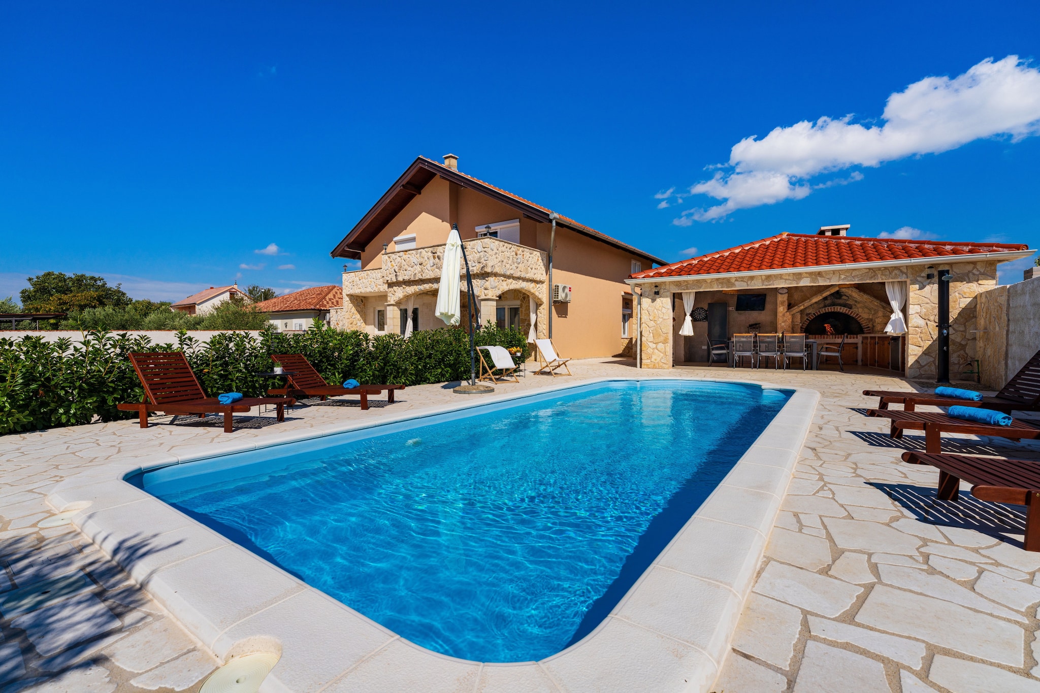 Living room(TV(satellite, smart TV), dining table, fireplace, seating area), open kitchen(hob(gas, electric), electric kettle, toaster, coffee machine, oven, microwave, dishwasher, fridge-freezer, Juicer, dishes and cutlery, Wine glasses), bedroom(double king size bed), bedroom(double bed, TV(satellite, smart TV)), bedroom(double bed), bedroom(double bed), bathroom(shower, washbasin, toilet, hairdryer), bathroom(shower, washbasin, toilet, shampoo, body soap), toilet(toilet), Internet access, Garden Furniture , grill, washing machine, balcony, air conditioning, terrace, garden(fenced), sun loungers, BBQ, parking, swimming pool(private, outside), darts, fitness equipment, ironing board, iron, crib(free), Cleaning products