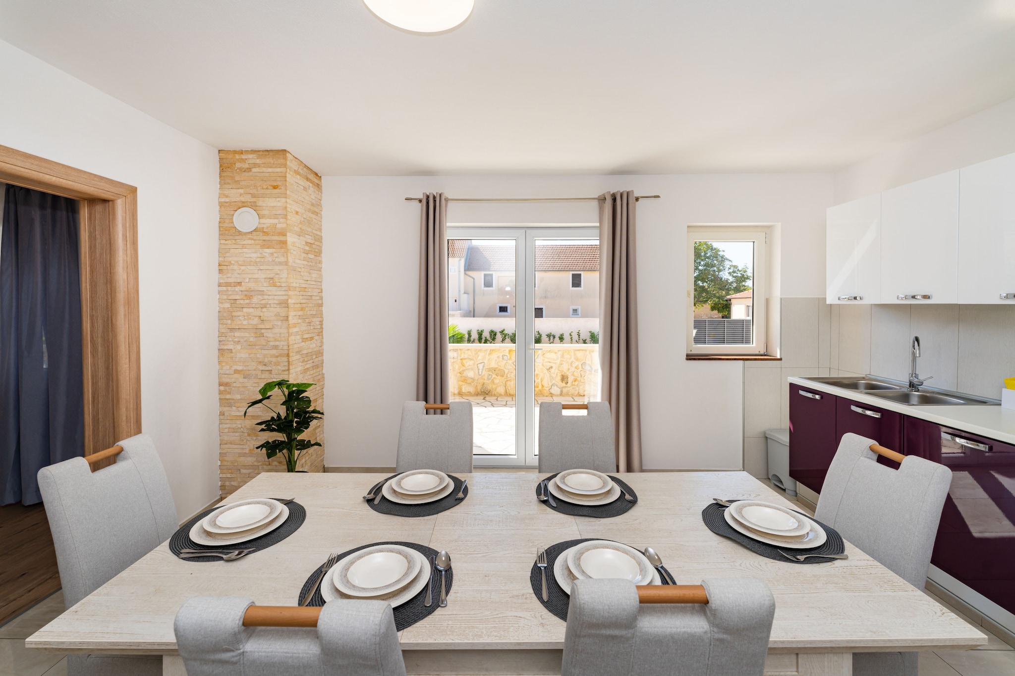 Holiday home Briscola-Eetkamer