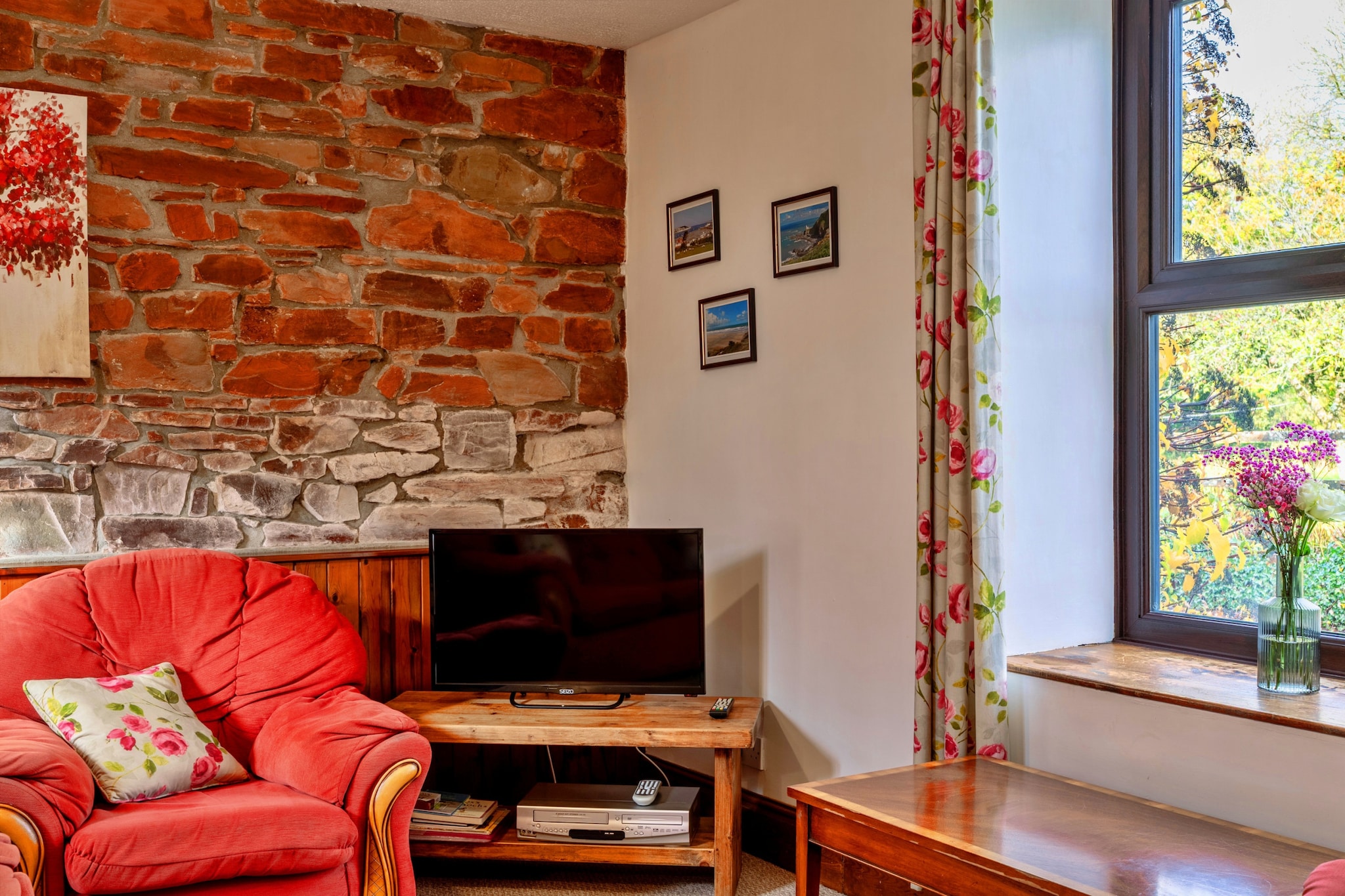Old Nog Cottage, Stowford - Woonkamer