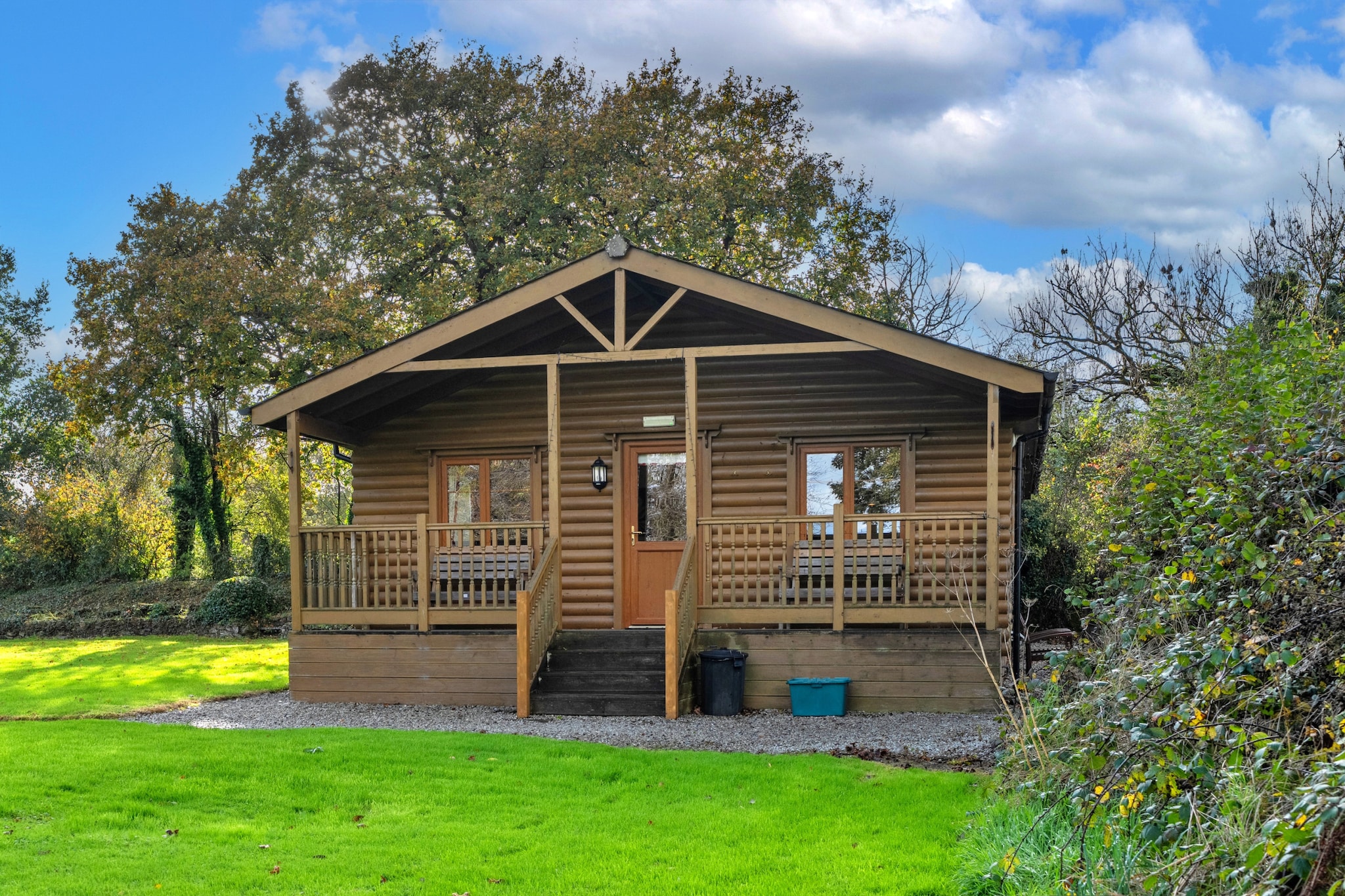 Tarka's Holt Log Cabin, Stowford - Buitenkant zomer