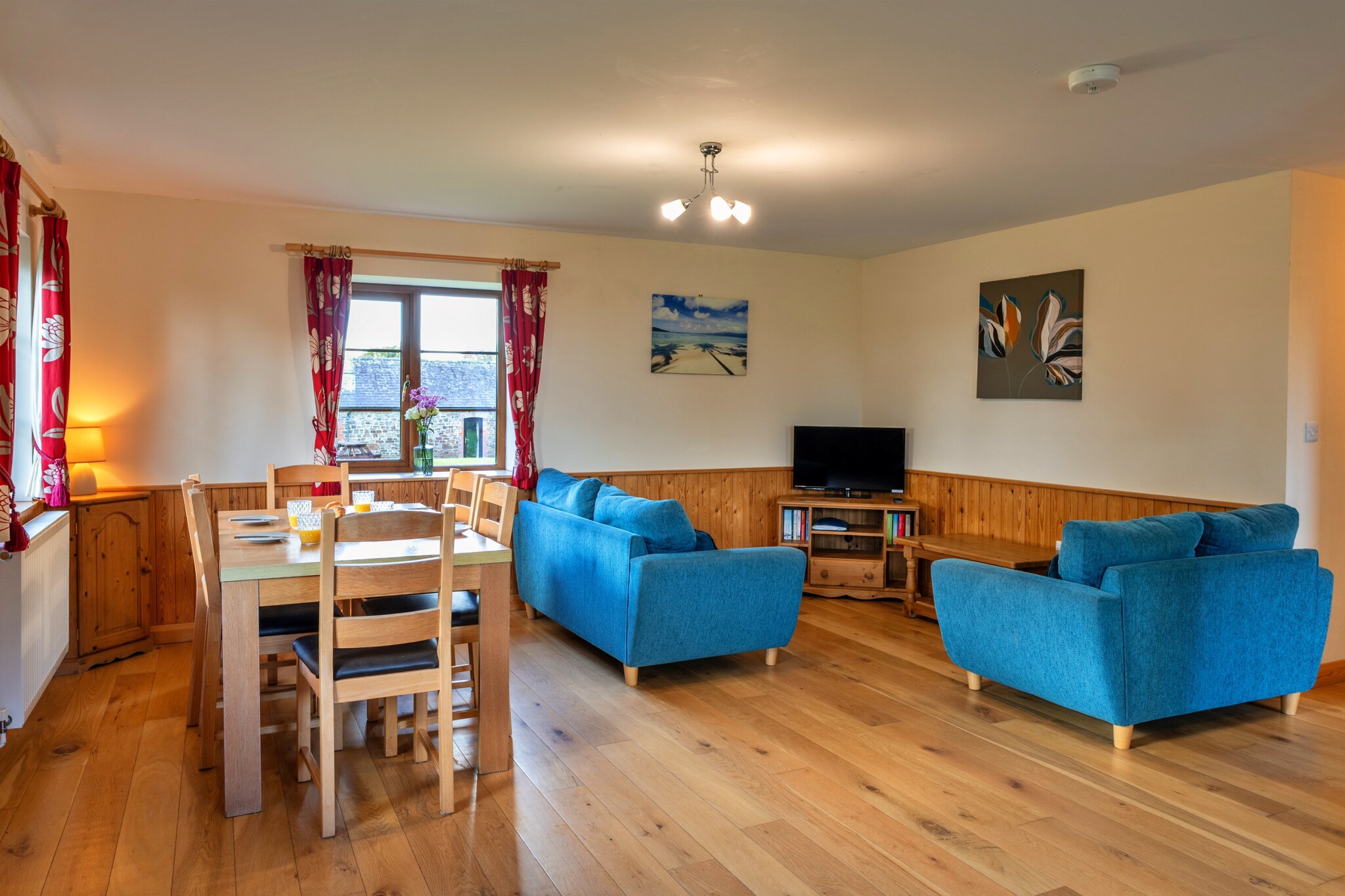 Tarka's Holt Log Cabin, Stowford - Woonkamer