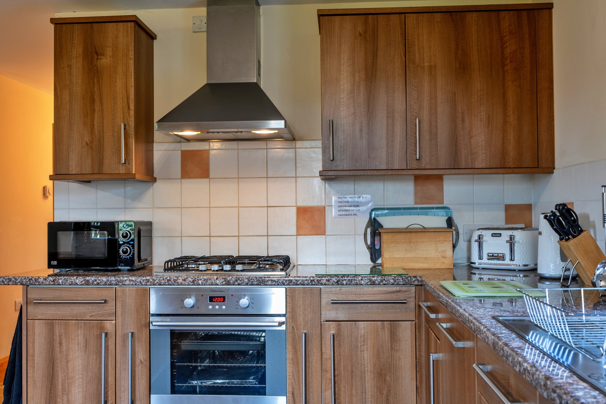 Tarka's Holt Log Cabin, Stowford - Keuken