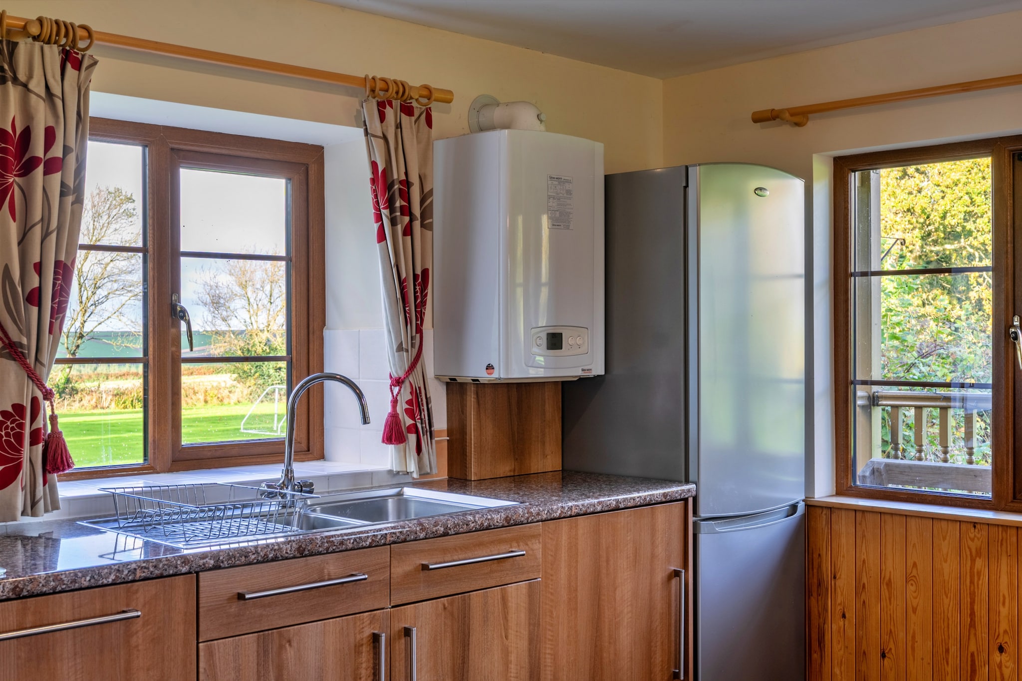Tarka's Holt Log Cabin, Stowford - Keuken