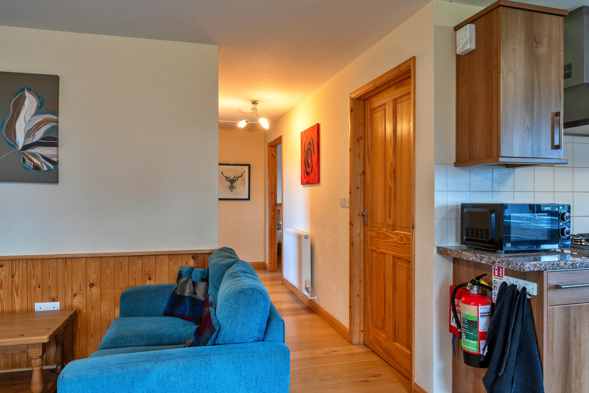 Tarka's Holt Log Cabin, Stowford - Woonkamer