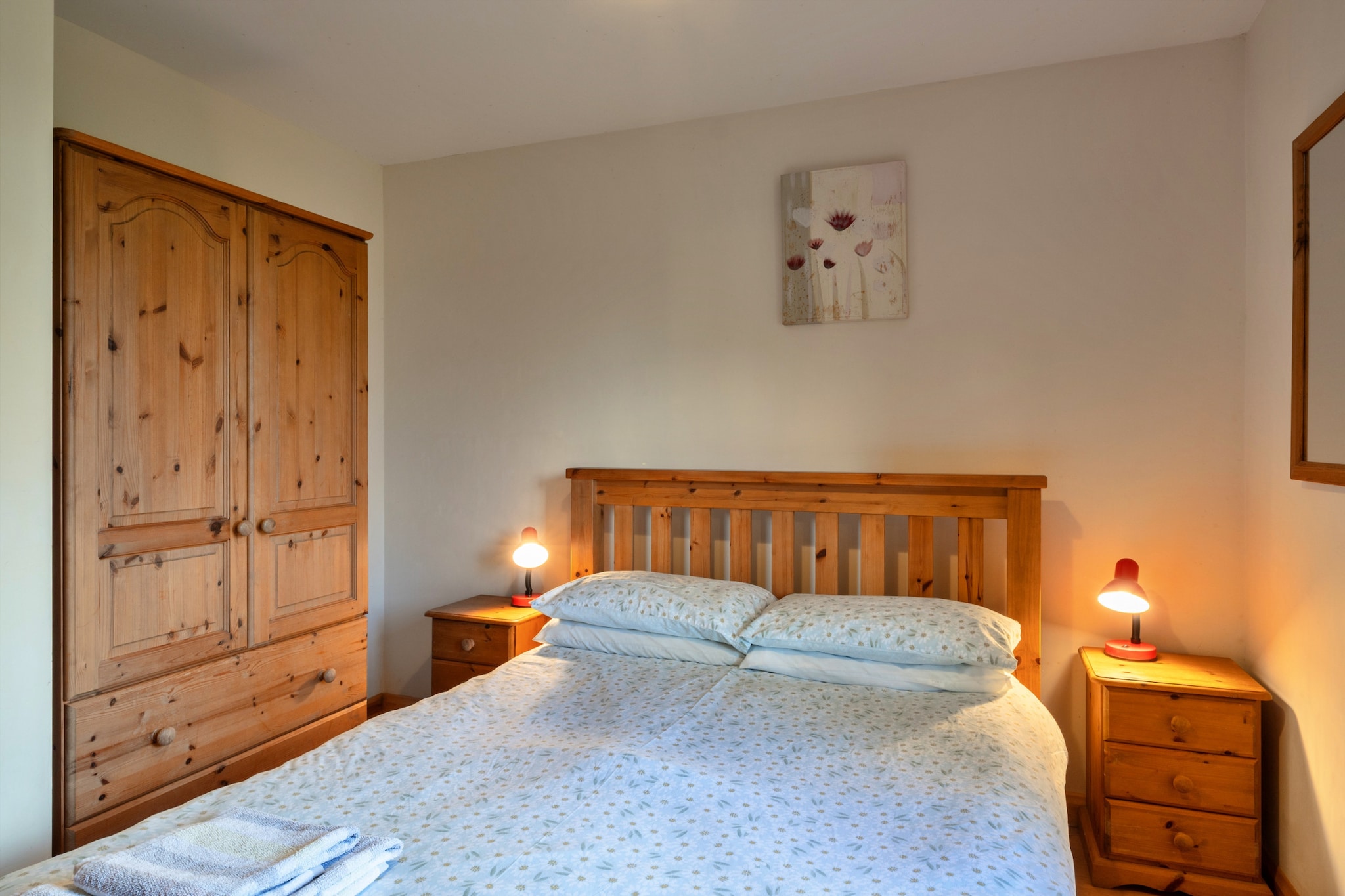 Tarka's Holt Log Cabin, Stowford - Slaapkamer