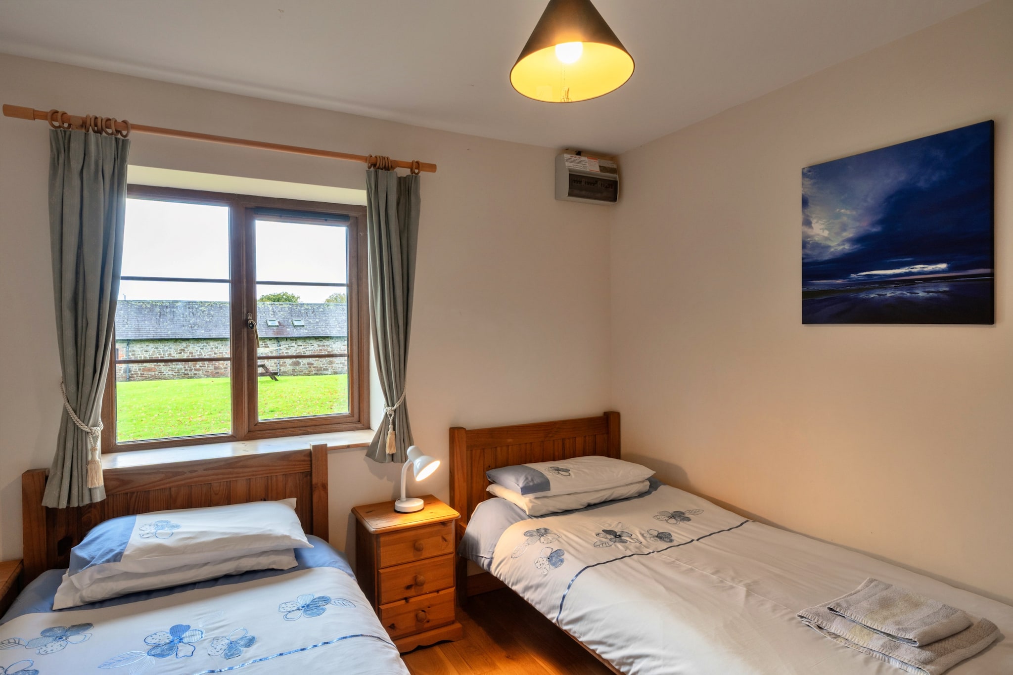 Tarka's Holt Log Cabin, Stowford - Slaapkamer