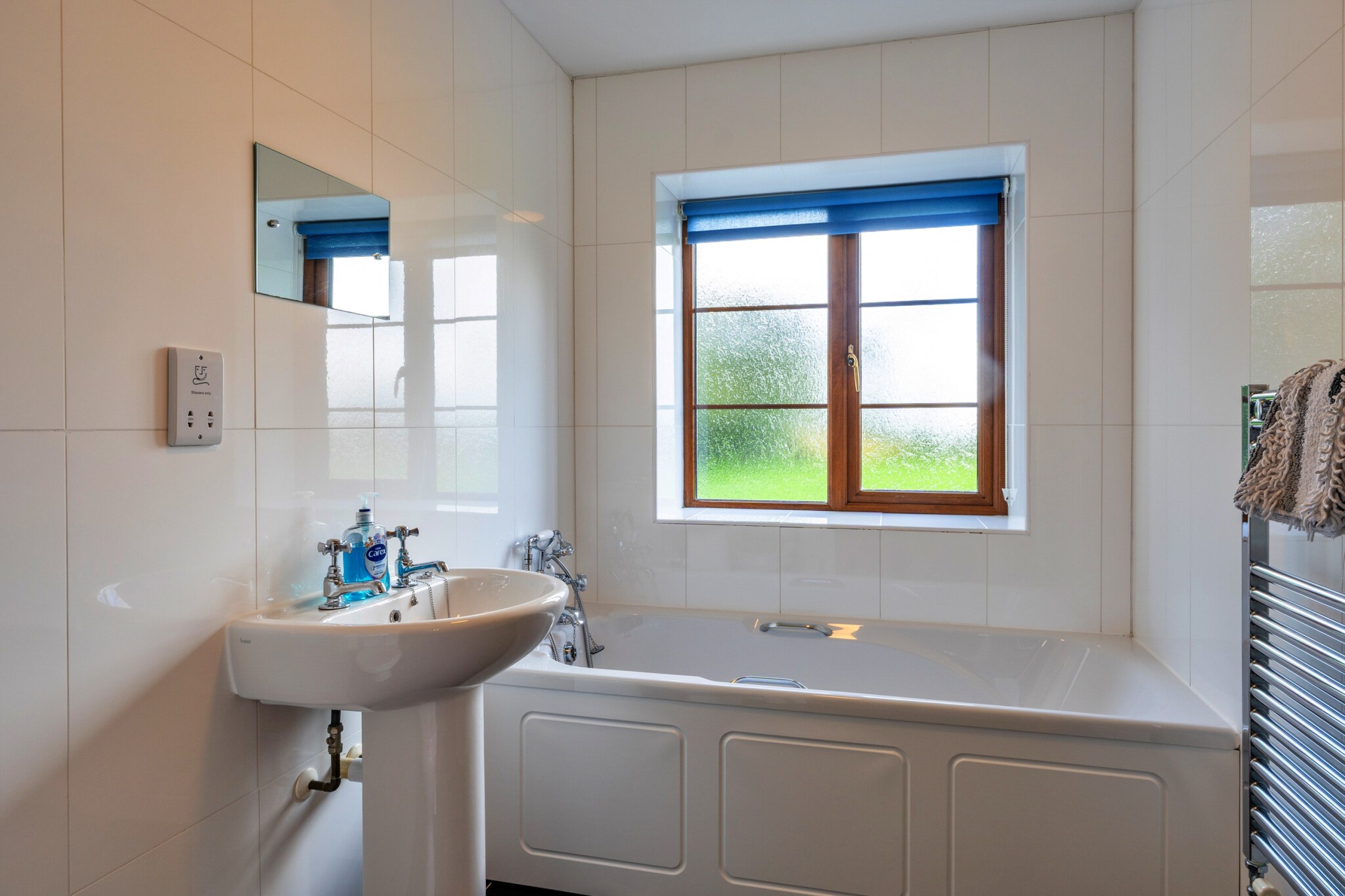 Tarka's Holt Log Cabin, Stowford - Badkamer