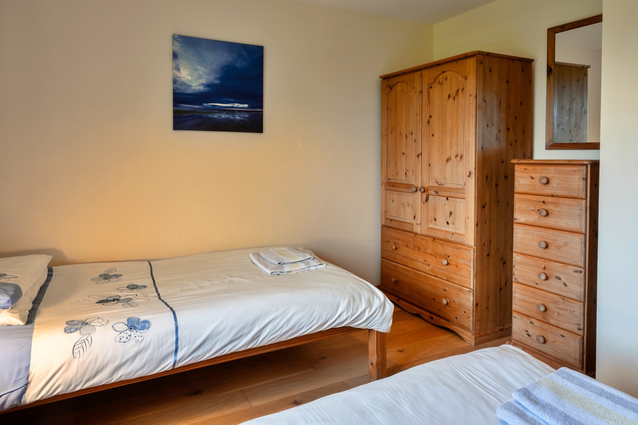 Tarka's Holt Log Cabin, Stowford - Slaapkamer