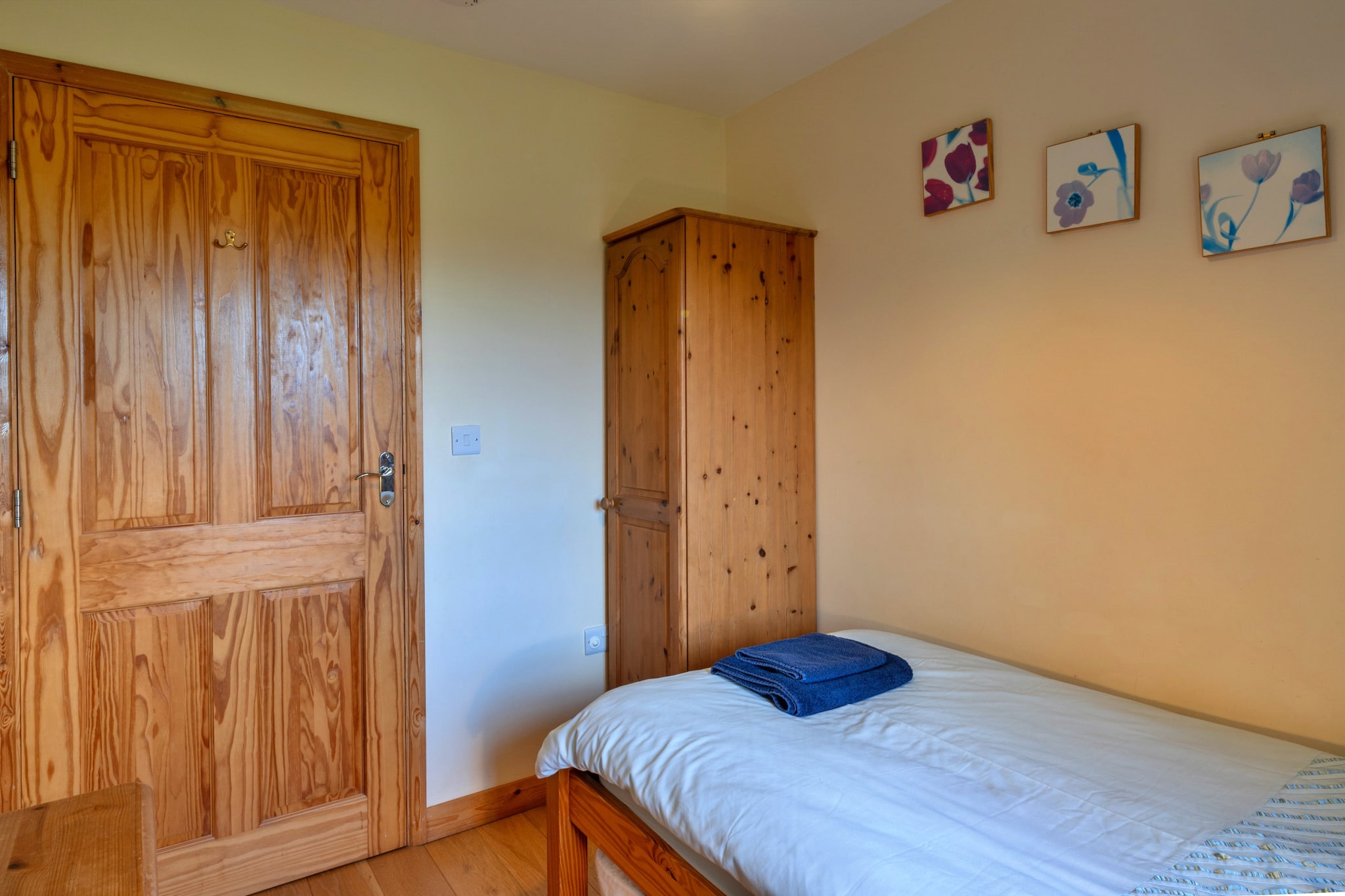 Tarka's Holt Log Cabin, Stowford - Slaapkamer