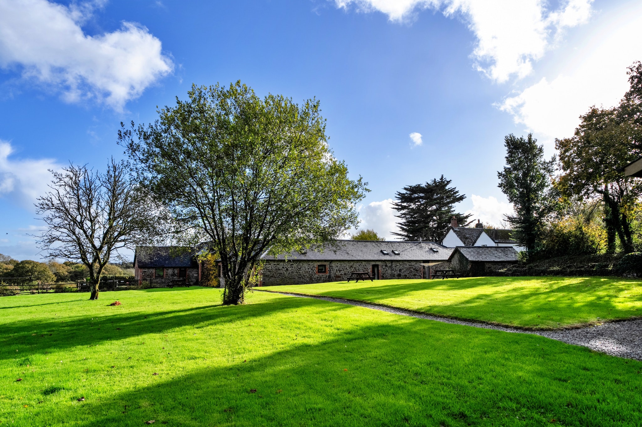 Tarka's Holt Log Cabin, Stowford - Tuinen zomer