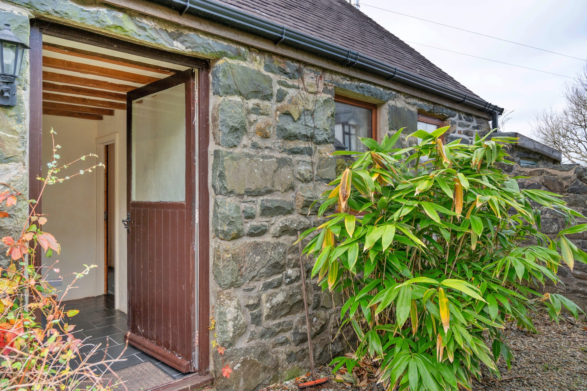 Pandy Farmhouse - Hall & reception