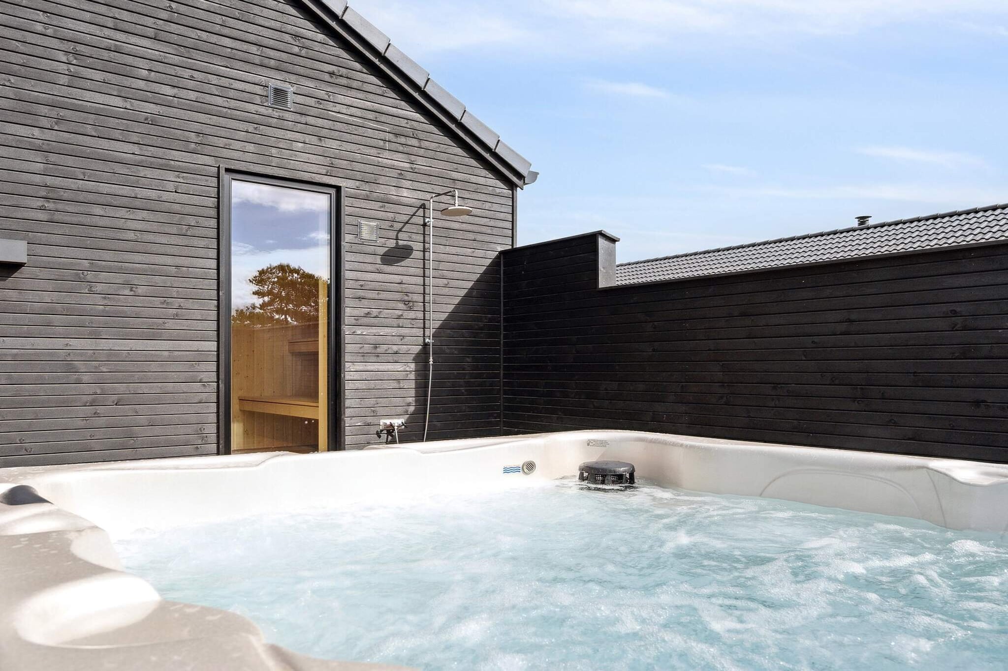 5 Sterne Ferienhaus in Idestrup-Wellnessbereich