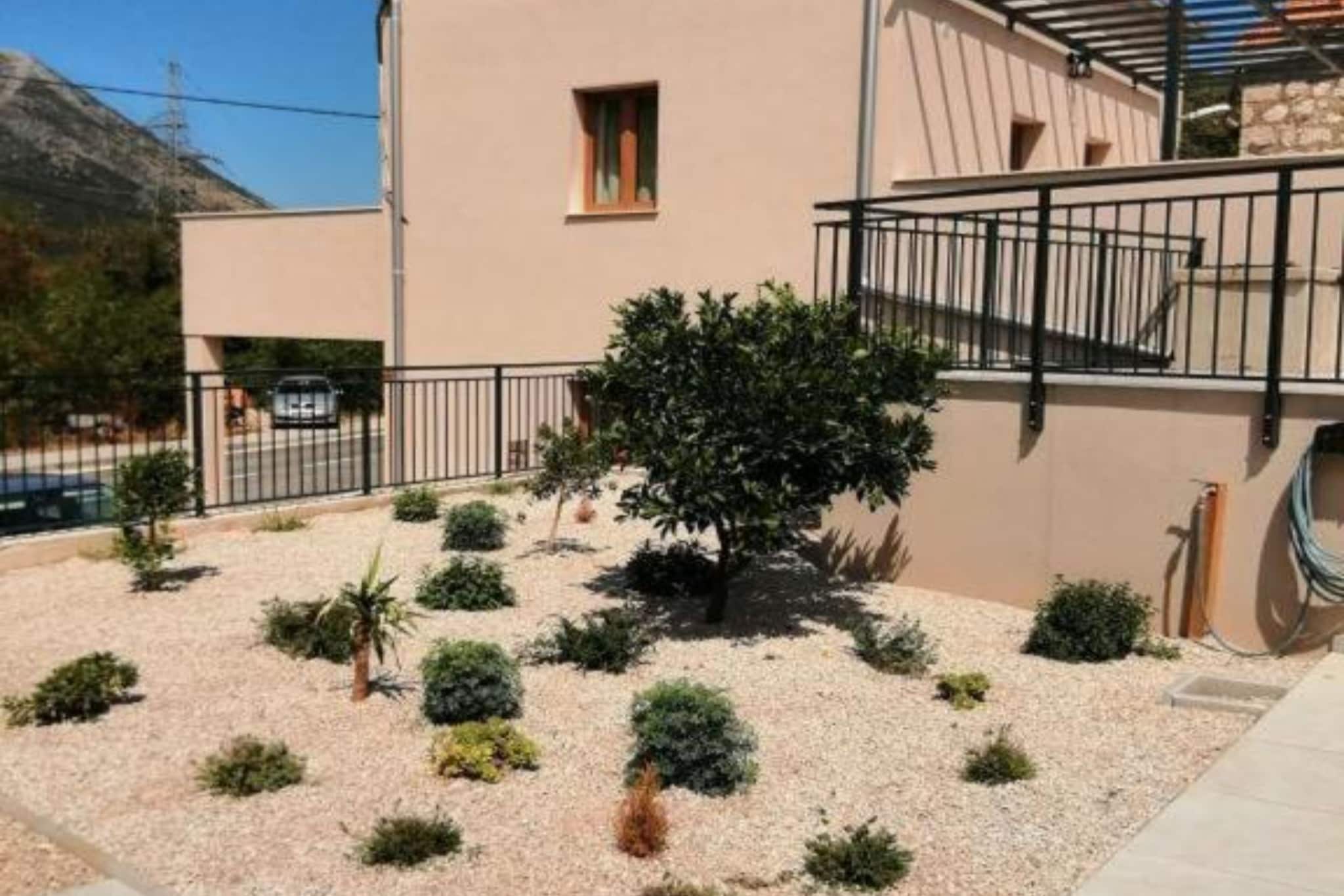 House Serenity with Pool-Outdoor