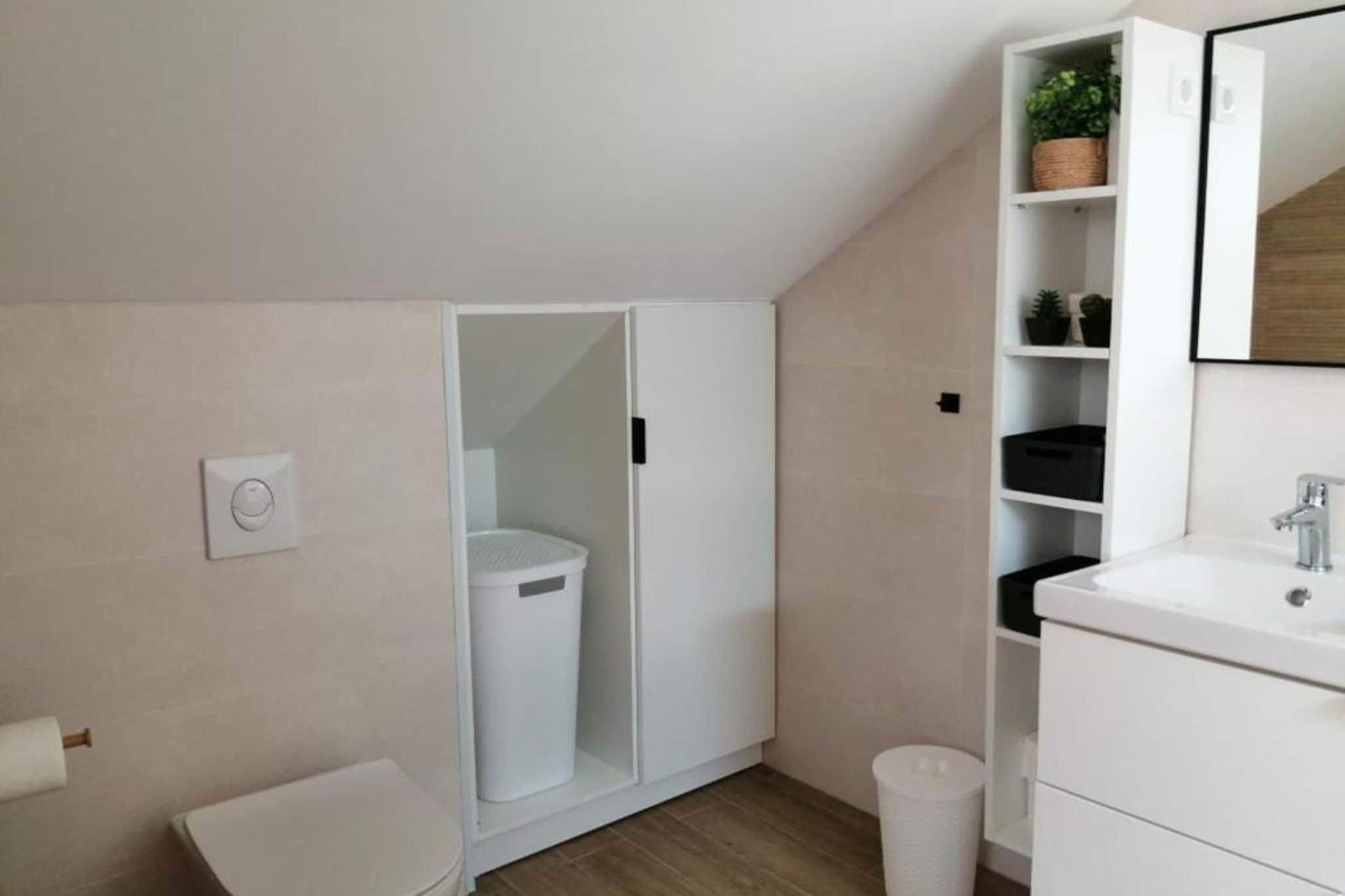 House Serenity with Pool-Bathroom