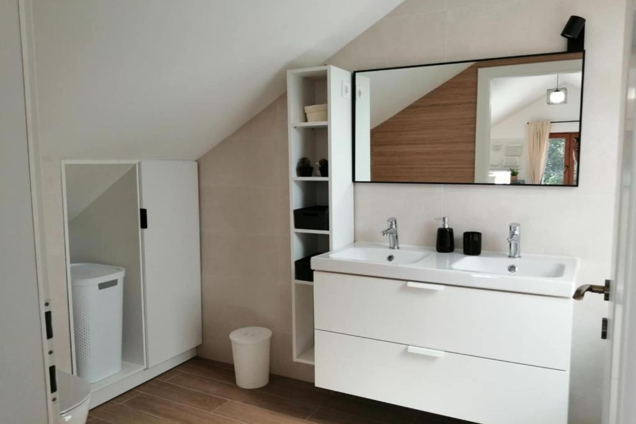 House Serenity with Pool-Bathroom