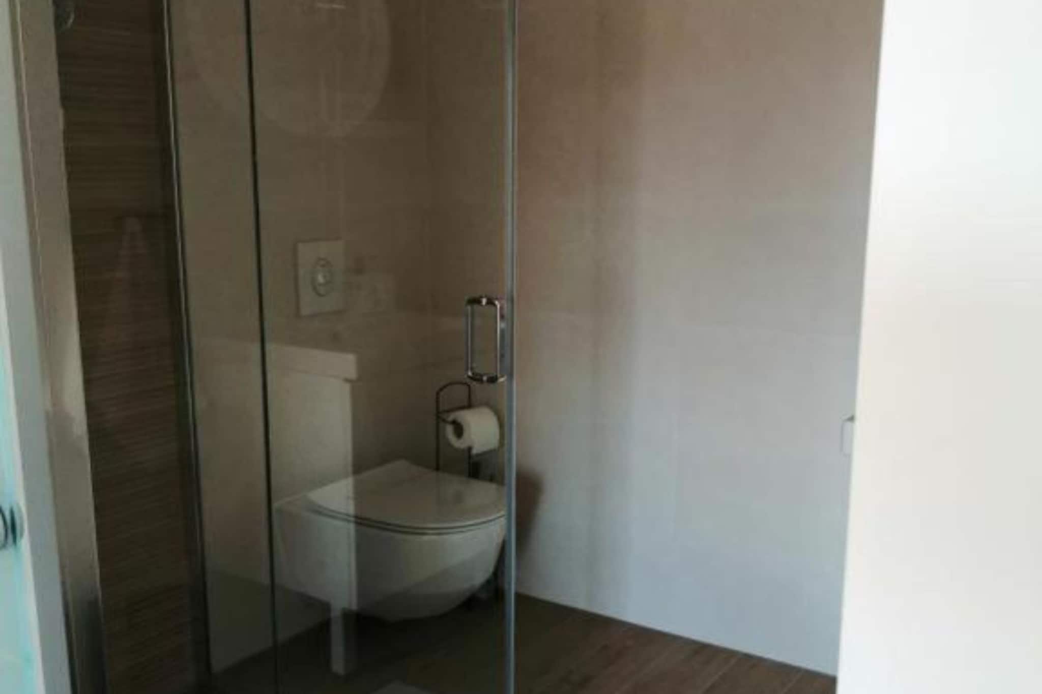 House Serenity with Pool-Bathroom