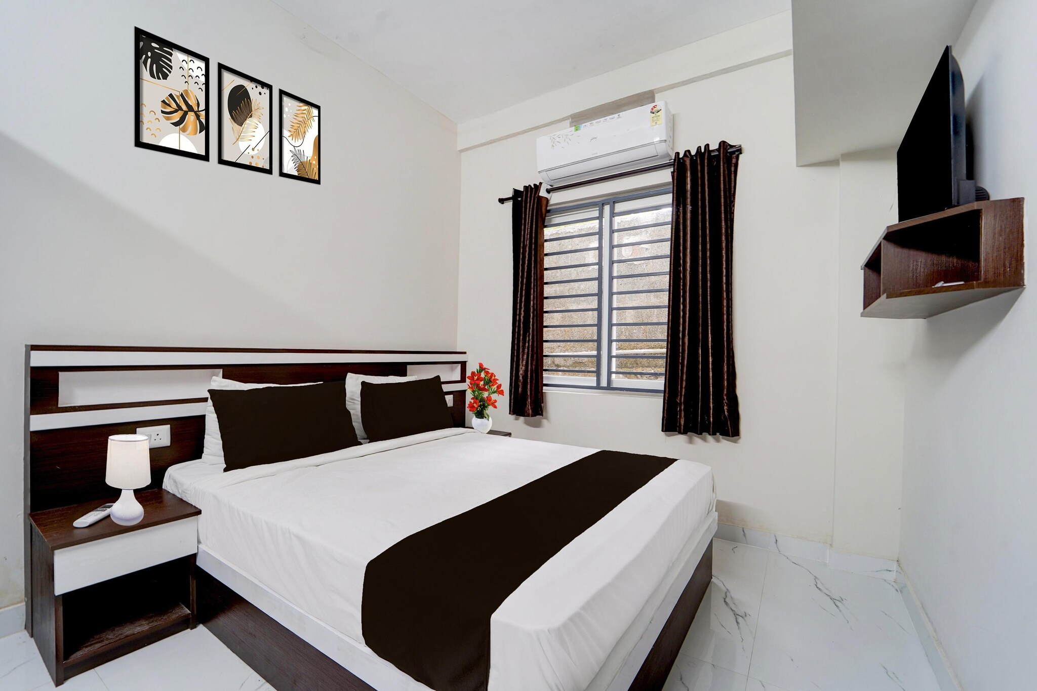 Situated within 19 km of Cochin Shipyard and 1.5 km of National University of Advanced Legal Studies, Collection O Aluva Kinfra Hi-Tech Park features rooms with air conditioning and a private bathroom in Alwaye. This 2-star hotel offers room service, a 24-hour front desk and free WiFi. The hotel has family rooms.
All rooms at the hotel are fitted with a seating area, a flat-screen TV with satellite channels and a private bathroom with free toiletries and a bath or shower. Guest rooms have a desk.
Aluva Railway Station is 5.6 km from Collection O Aluva Kinfra Hi-Tech Park, while CUSAT is 6.2 km from the property. Cochin International Airport is 12 km away.
Unmarried couples are warmly welcome at this property.
Guests with local ID proof are warmly welcome.
Early Check-In Policy: A full day’s room rate will be charged for check-ins before 6:00 AM. Complimentary early check-in is available between 6:00 AM and 10:00 AM, subject to room availability.
Check-in is only available to guests aged 18 and above. Please provide a government-issued ID to confirm your age.