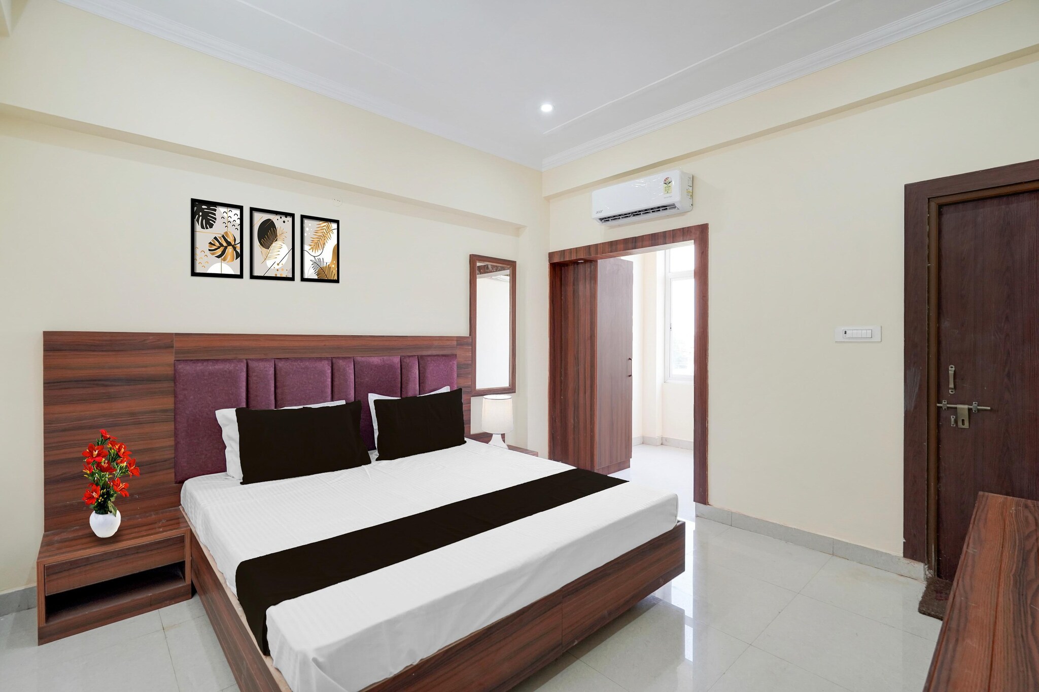 Set in Bhāda, Uttar Pradesh region, Collection O Ranipur - Dhaney Crossway Formerly Saroj Inn is located 31 km from Sultanpur Railway Station. Featuring a restaurant, the 3-star hotel has air-conditioned rooms with free WiFi, each with a private bathroom. The accommodation offers room service, a 24-hour front desk and luggage storage for guests.

All guest rooms at the hotel come with a seating area and a flat-screen TV with satellite channels. All units feature a desk.

Ayodhya Airport is 87 km from the property. 

Unmarried couples are warmly welcome at this property.
Guests with local ID proof are warmly welcome.
Foreign guests are welcome and allowed to stay at this property without any restrictions
Early Check-In Policy: A full day’s room rate will be charged for check-ins before 6:00 AM. Complimentary early check-in is available between 6:00 AM and 10:00 AM, subject to room availability.
 
Check-in is only available to guests aged 18 and above. Please provide a government-issued ID to confirm your age.