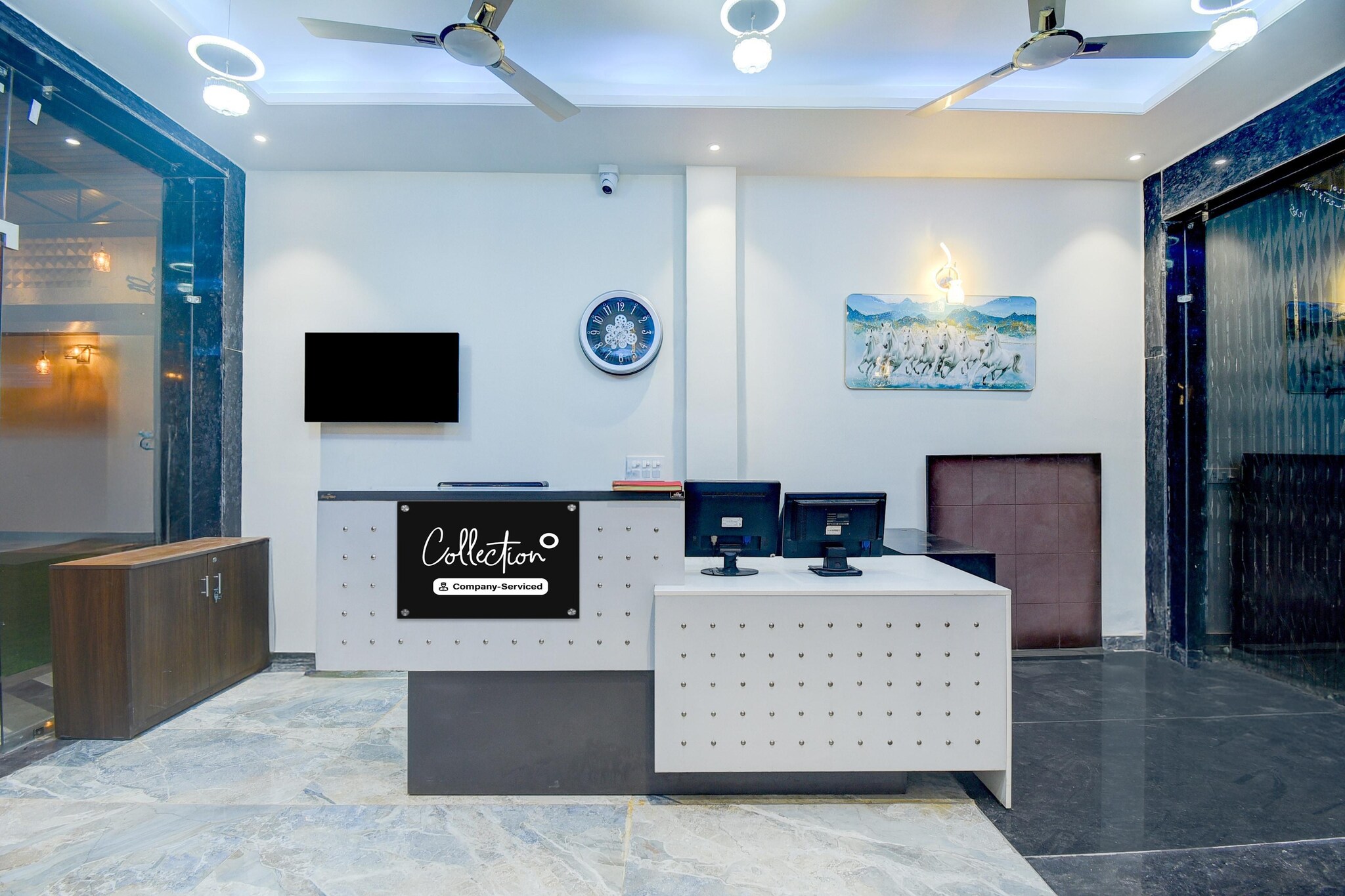 Ground floor: (bedroom(double bed, TV, seating area, electric kettle, air conditioning, telephone, Floor mattress), bathroom(bathtub or shower, shower, washbasin, toilet, Towels incl., shampoo, body soap, hot water))