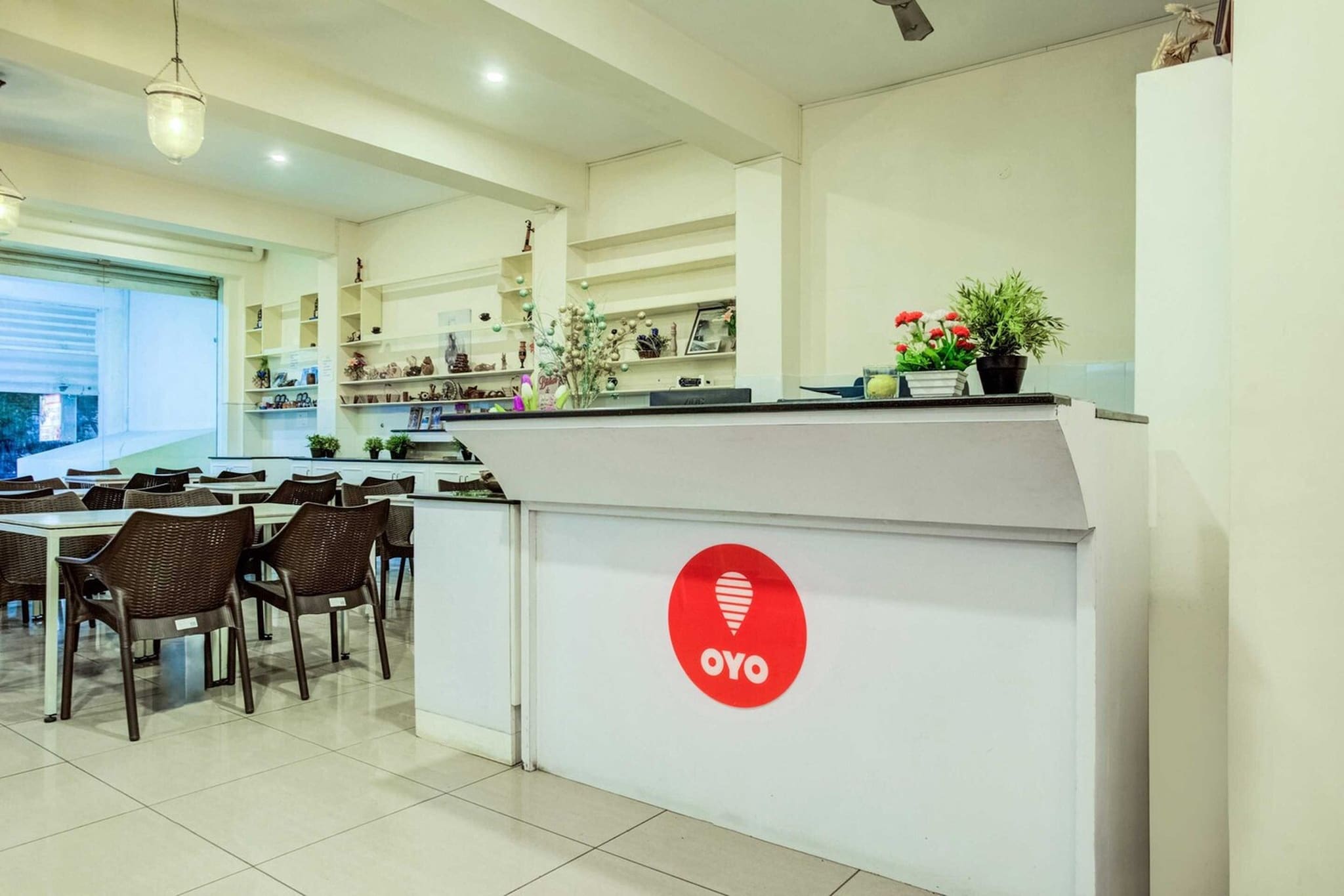 Ground floor: (bedroom(double bed, TV, seating area, electric kettle, air conditioning, telephone, Floor mattress), bathroom(bathtub or shower, shower, washbasin, toilet, Towels incl., shampoo, body soap, hot water))