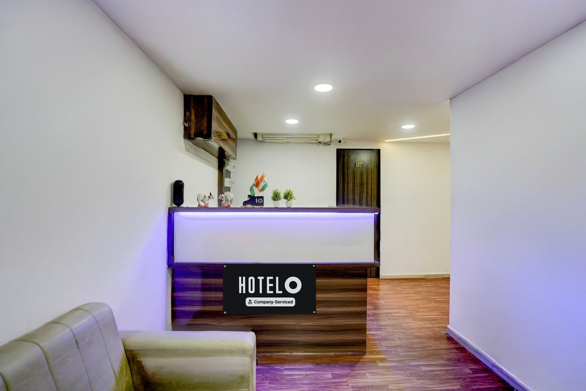 Ground floor: (bedroom(double bed, TV, seating area, electric kettle, air conditioning, telephone, Floor mattress), bathroom(bathtub or shower, shower, washbasin, toilet, Towels incl., shampoo, body soap, hot water))