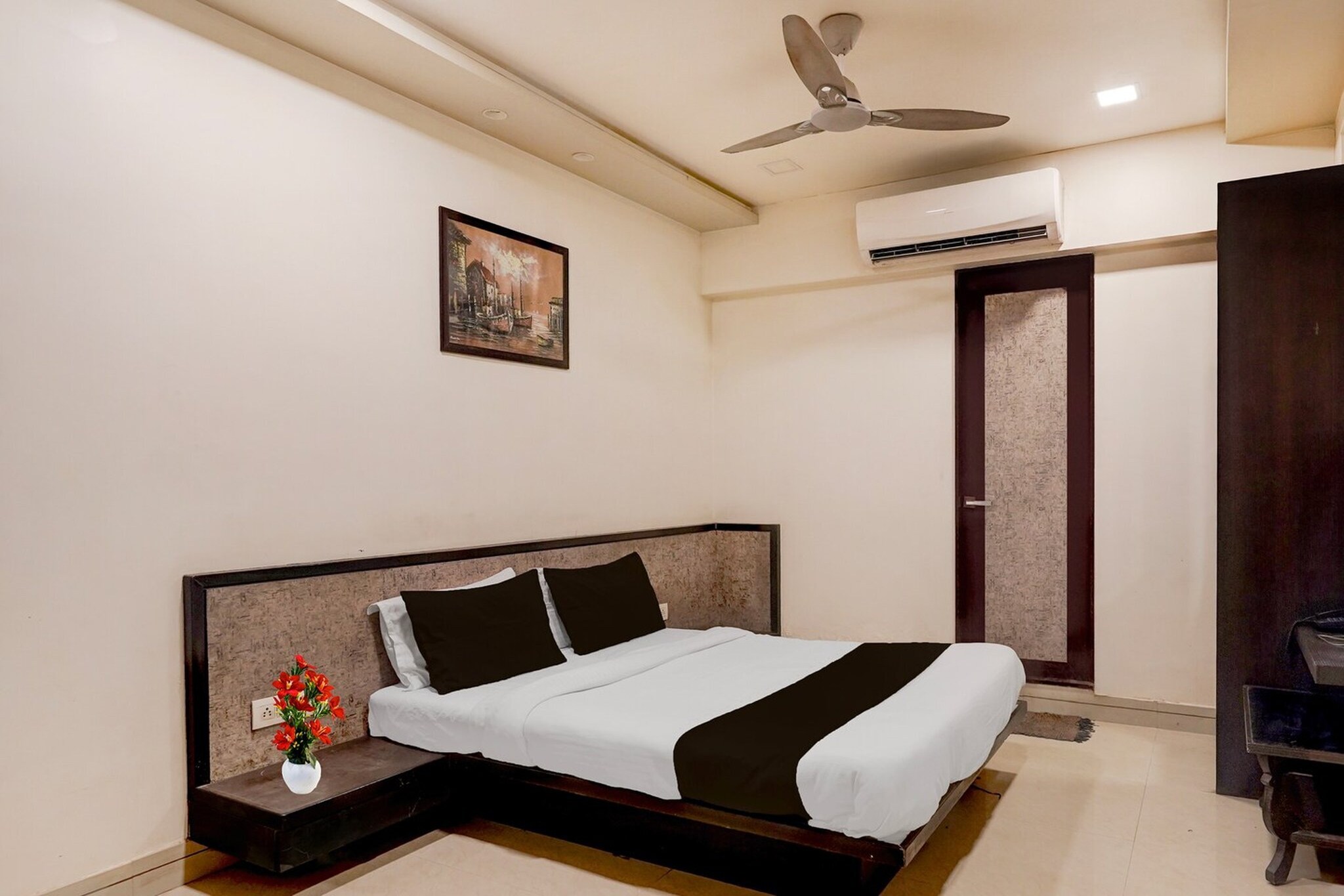 OYO Hotel Anmol Palace