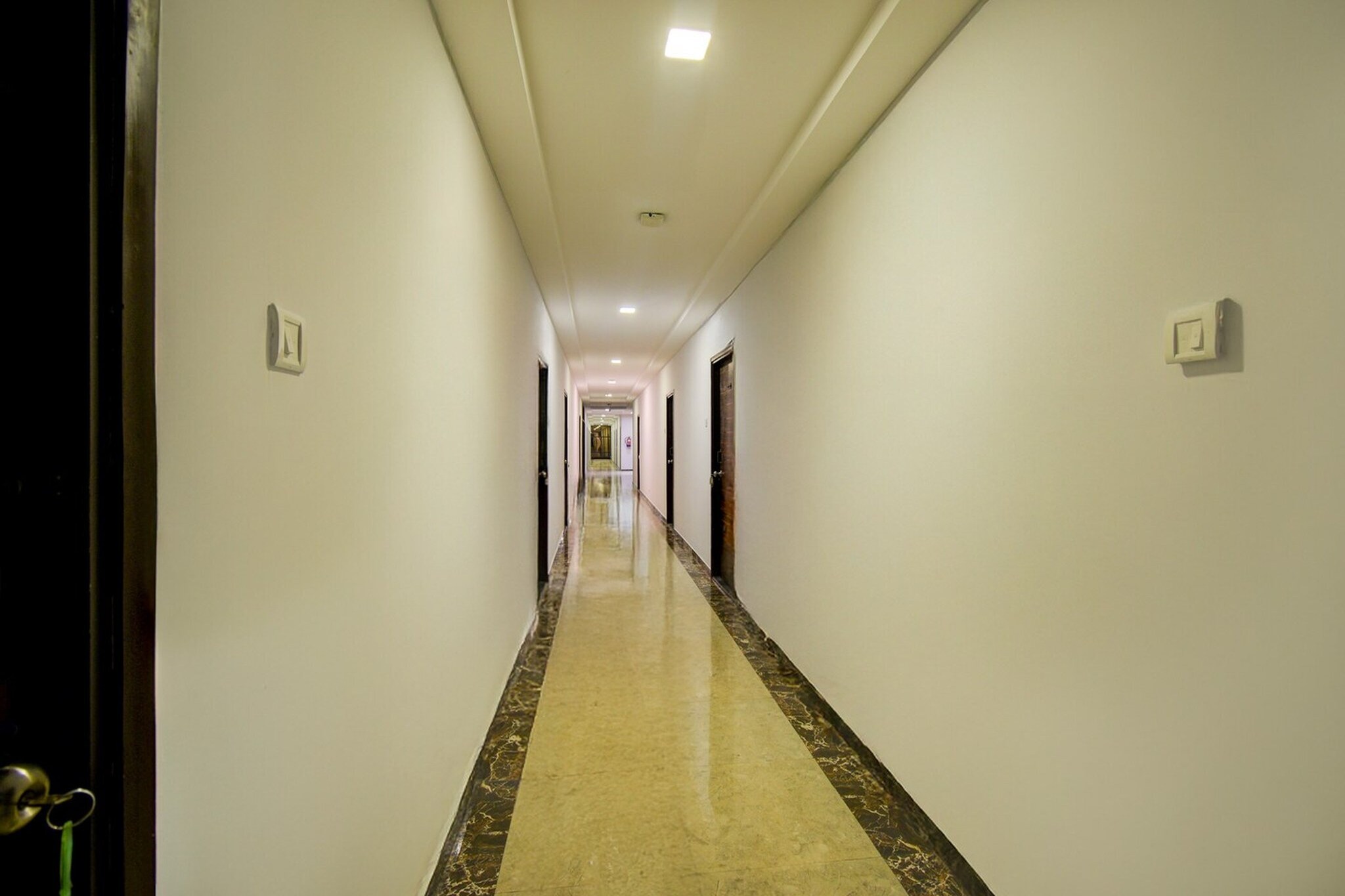 Ground floor: (Kitchen(toaster, coffee machine, microwave, fridge), bedroom(double bed, TV, seating area, electric kettle, air conditioning, telephone, Floor mattress), bathroom(bathtub or shower, shower, washbasin, toilet, Towels incl., shampoo, body soap, hot water), Parking, lift, Step-free access)